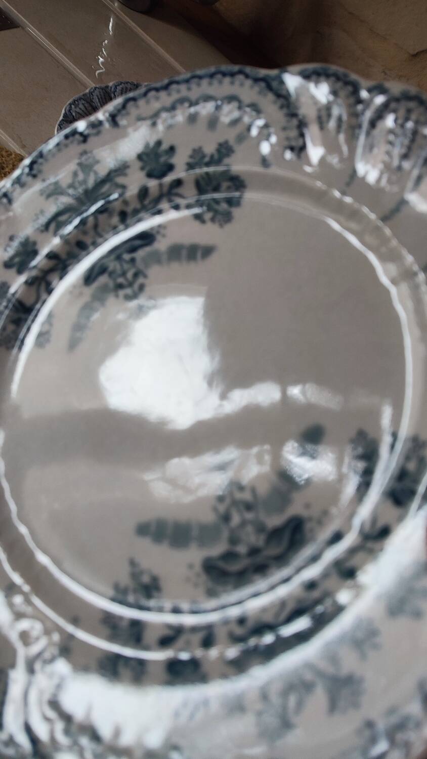 Paire d'assiettes à dessert Régence par saint Amand