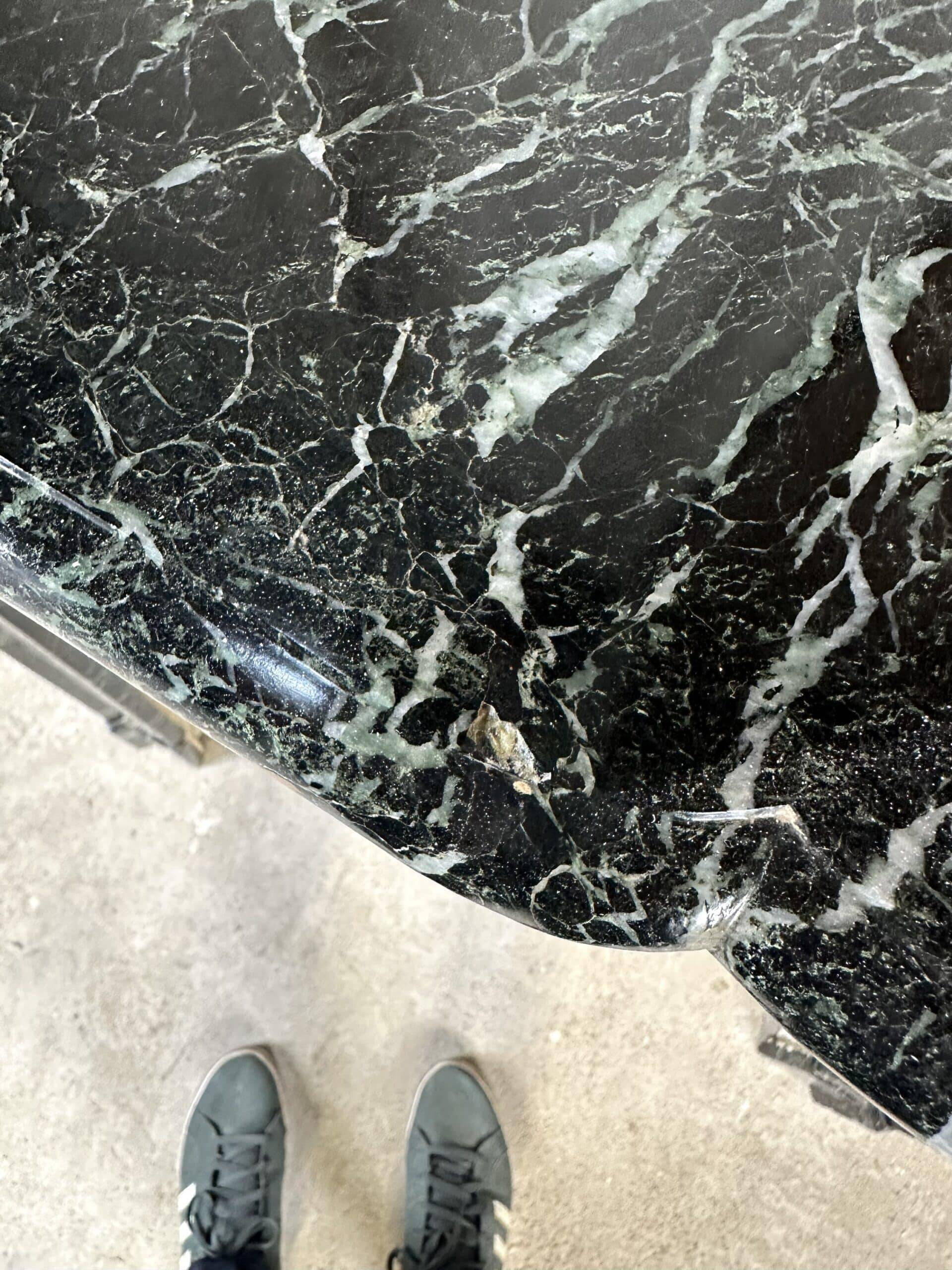 Cheminée de style Louis XV en marbre vert des Alpes circa 1900