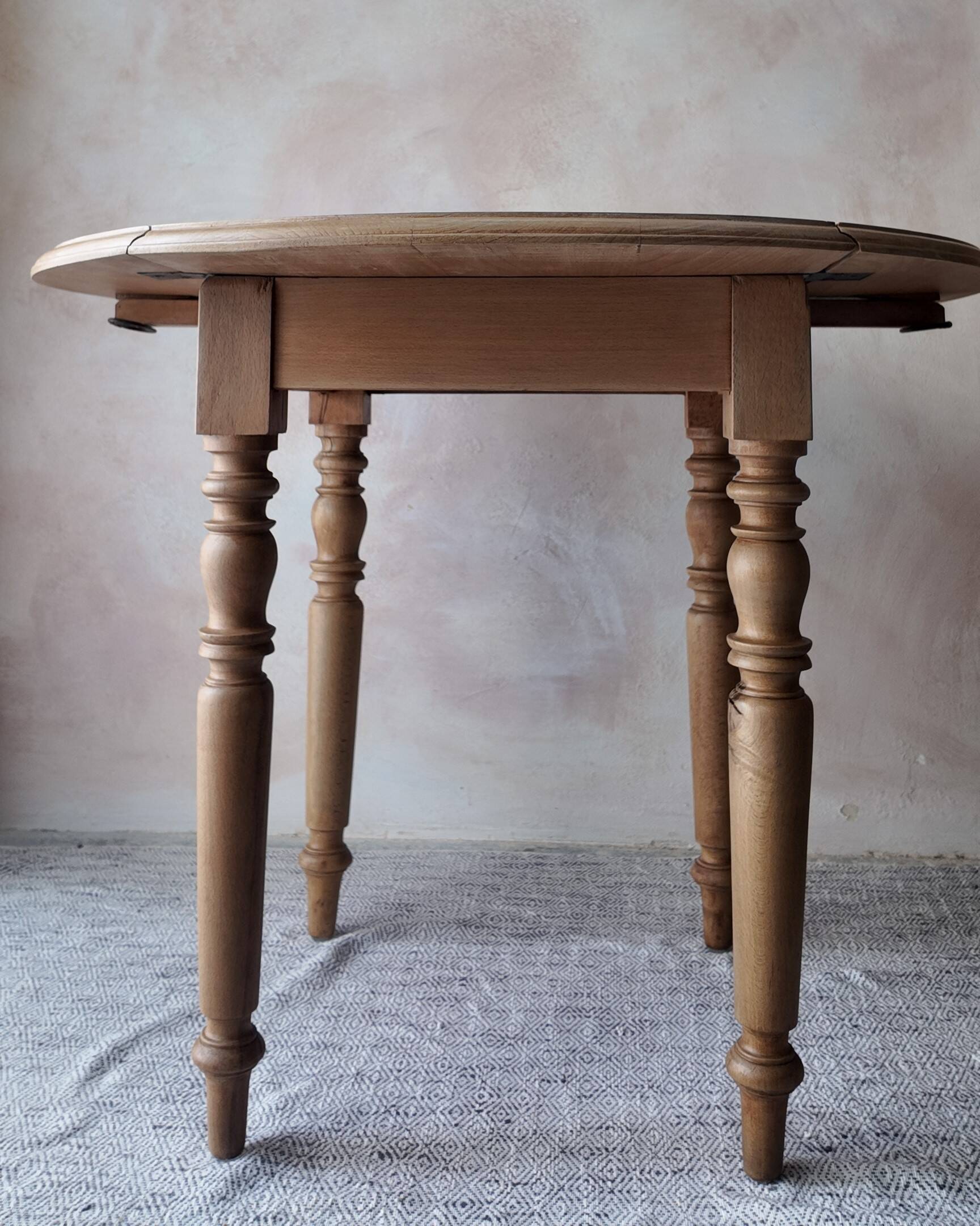 Small round beech drop-leaf table - soft country spirit