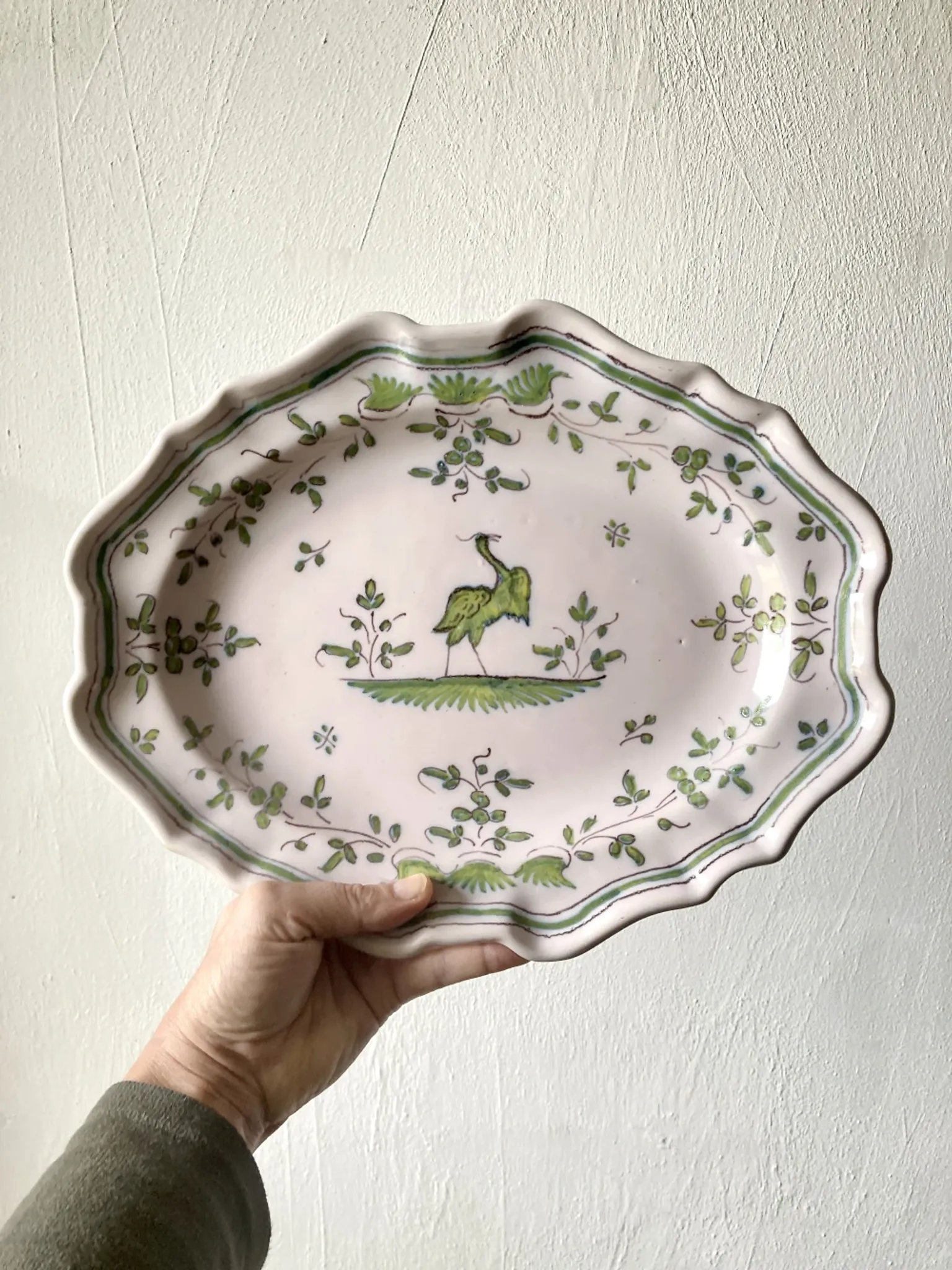 Plat ovale chantourné en faïence de Martres-Tolosane, XIXe siècle