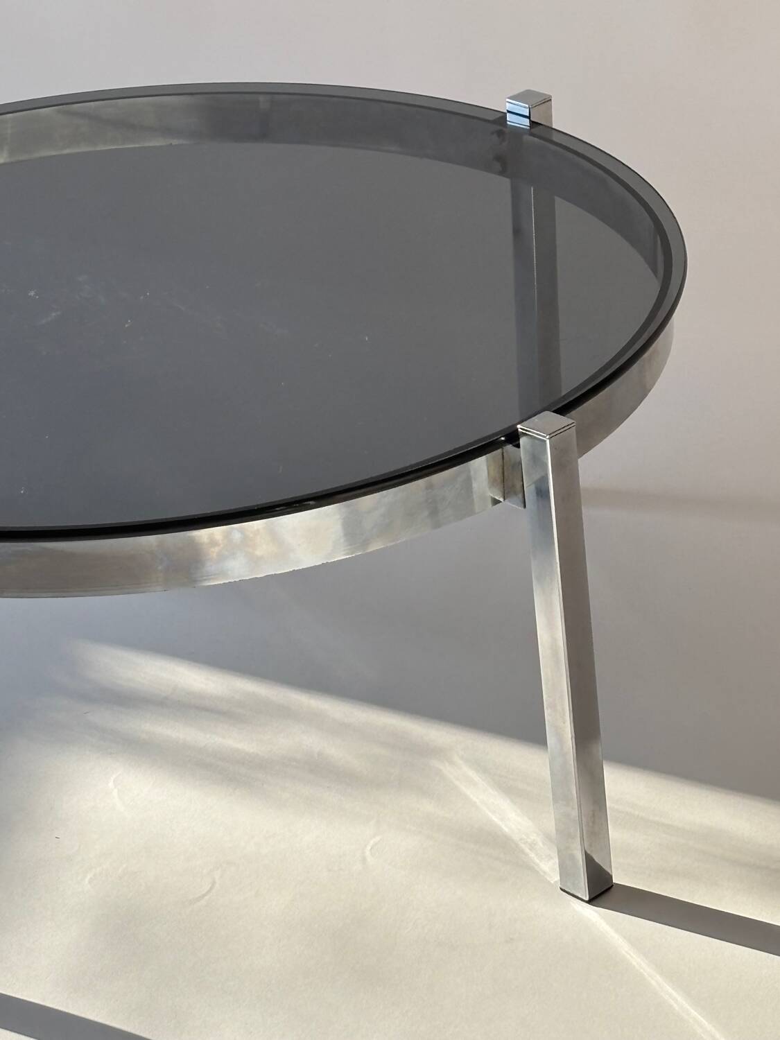 Table basse, chrome et verre fumé, 1970