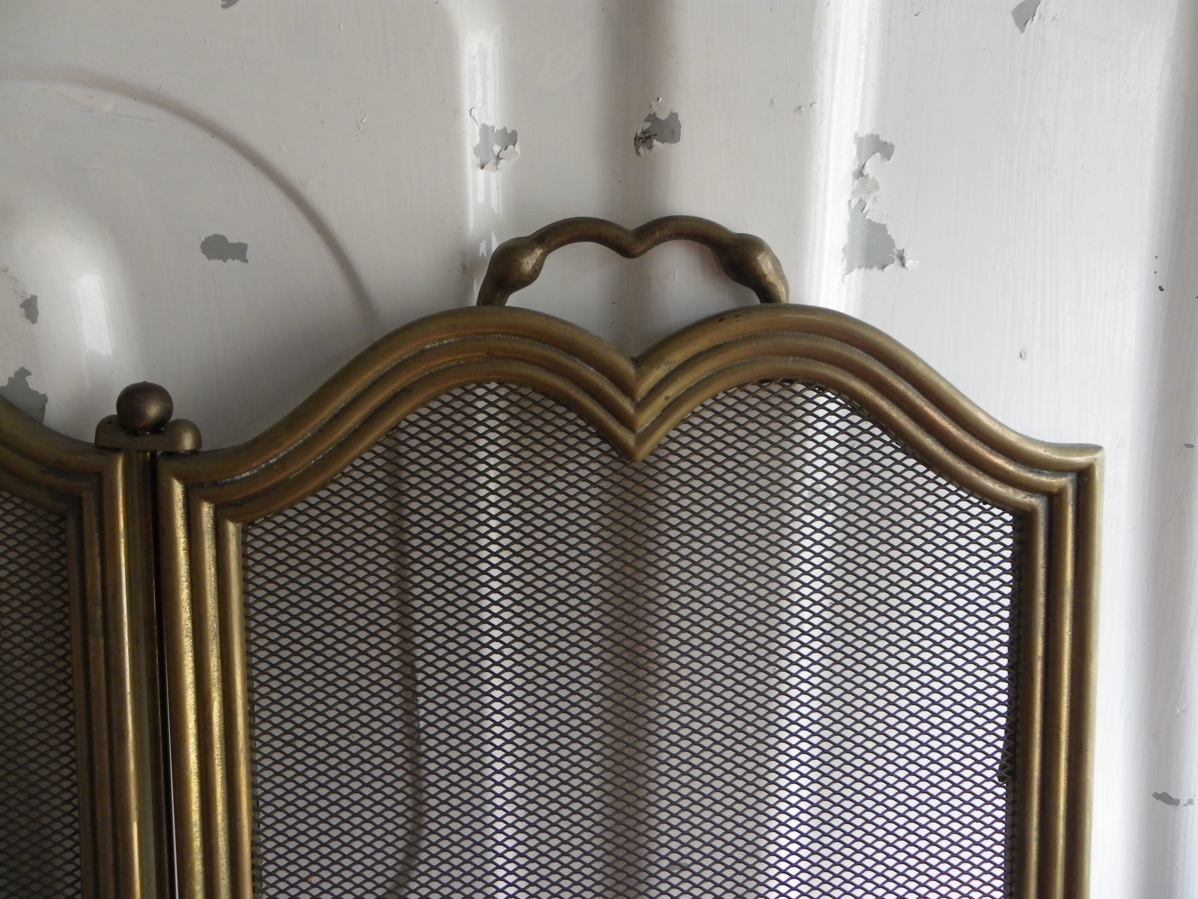 Vintage three-pane framed firewall & brass grille 75 x 52 cm 6 kg