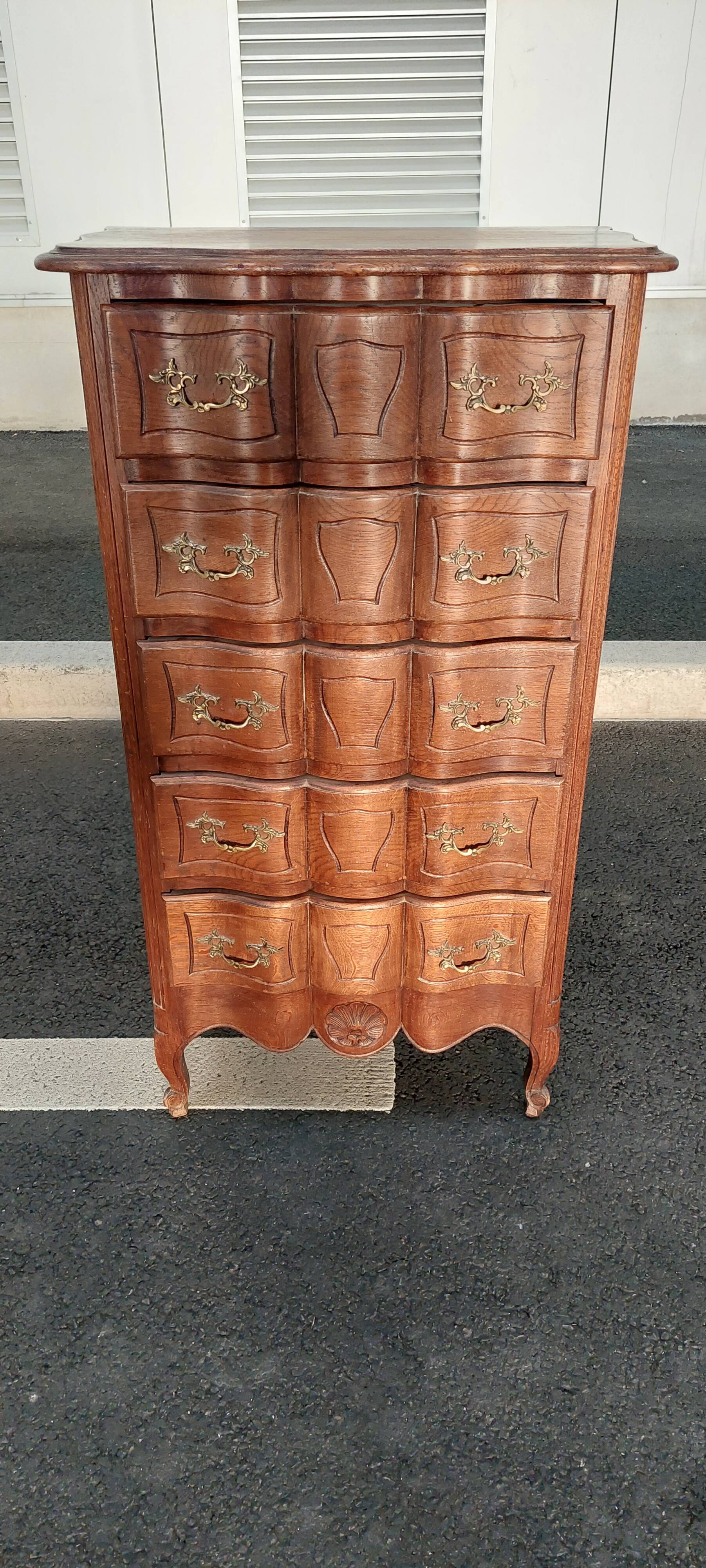 Small oak cabinet with 5 drawers