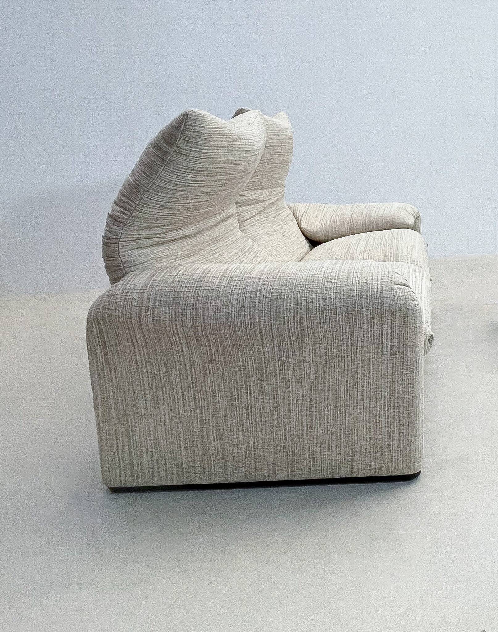 Maralunga 2-seater sofa by Vico Magistretti for Cassina
