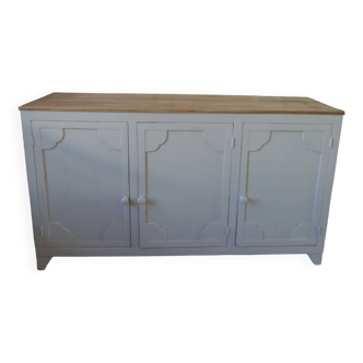 Vintage low sideboard with 3 doors, pearl gray patina, wooden top.