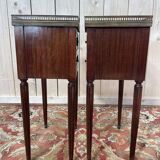 Paire de tables de chevet de style Louis XV en acajou