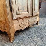 Armoire en sapin art populaire