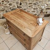 Antique chest of drawers