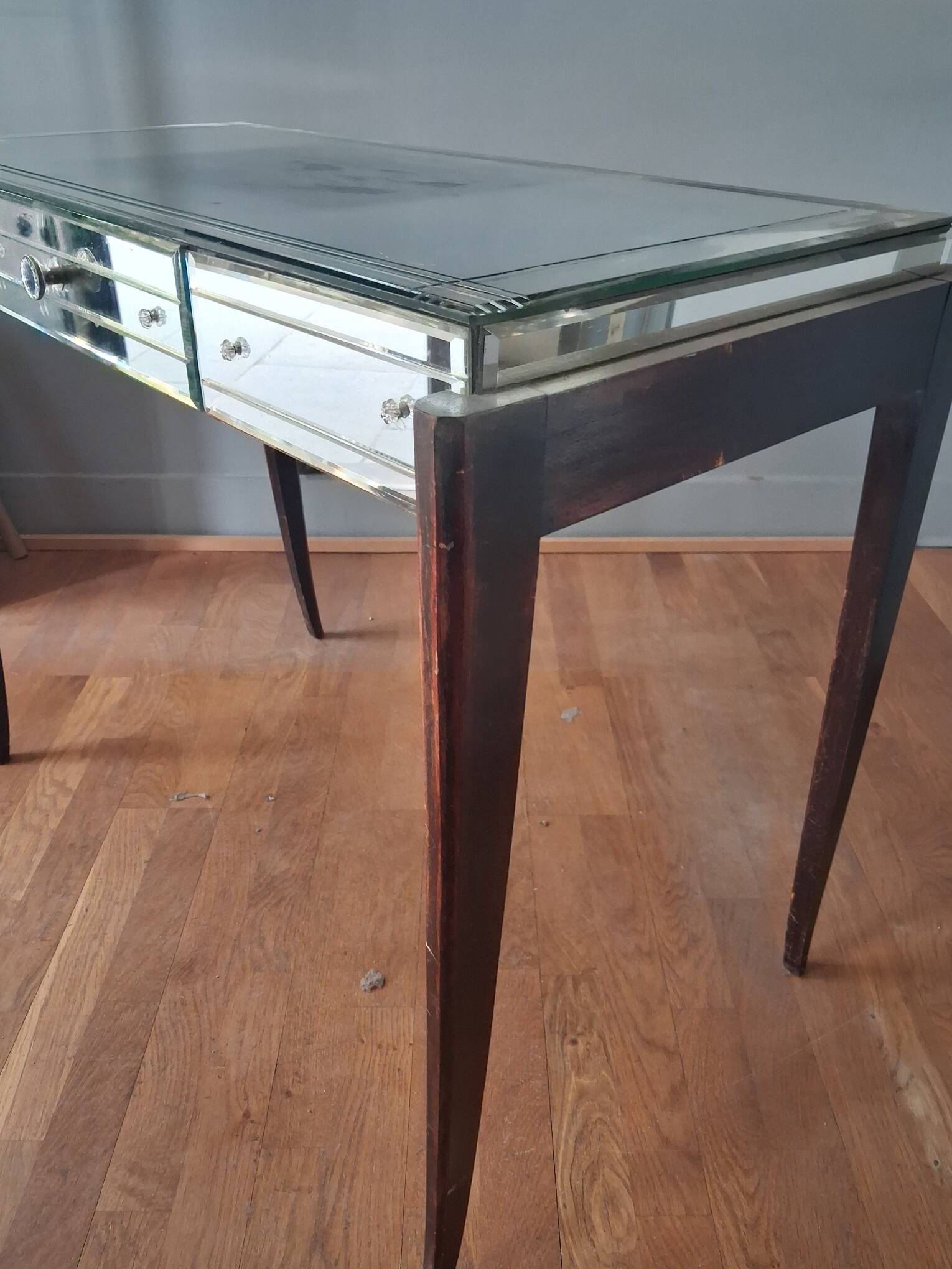 Venetian style desk