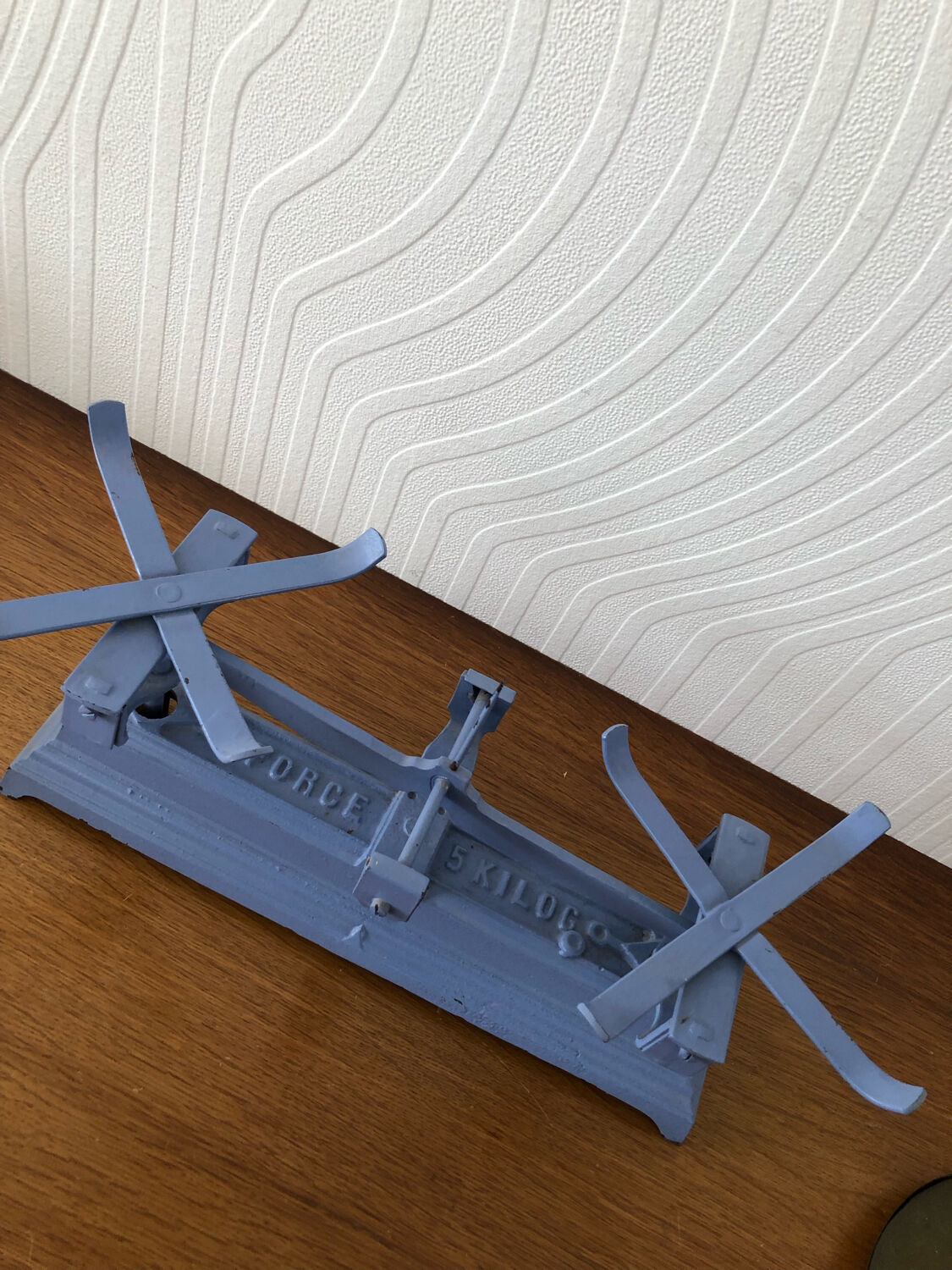 Old scale Force 5 kilos Roberval blue