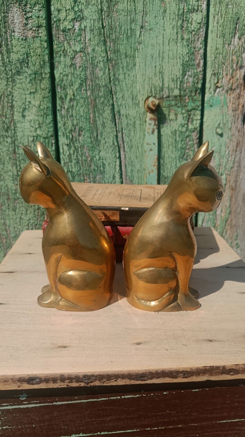 Gold-plated brass bookend cat
