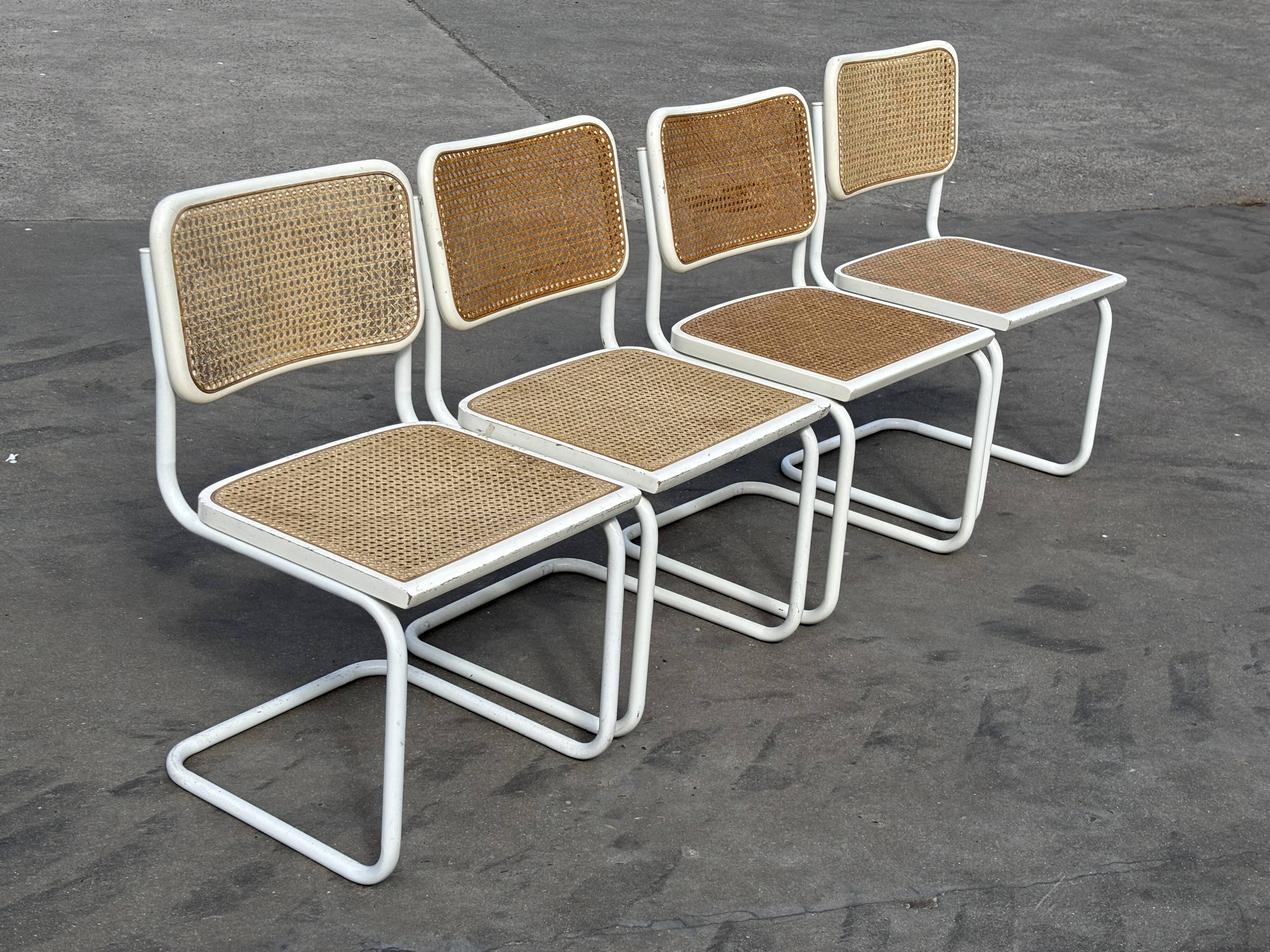 Set of 4 Cesca b32 model chairs in white dining chair