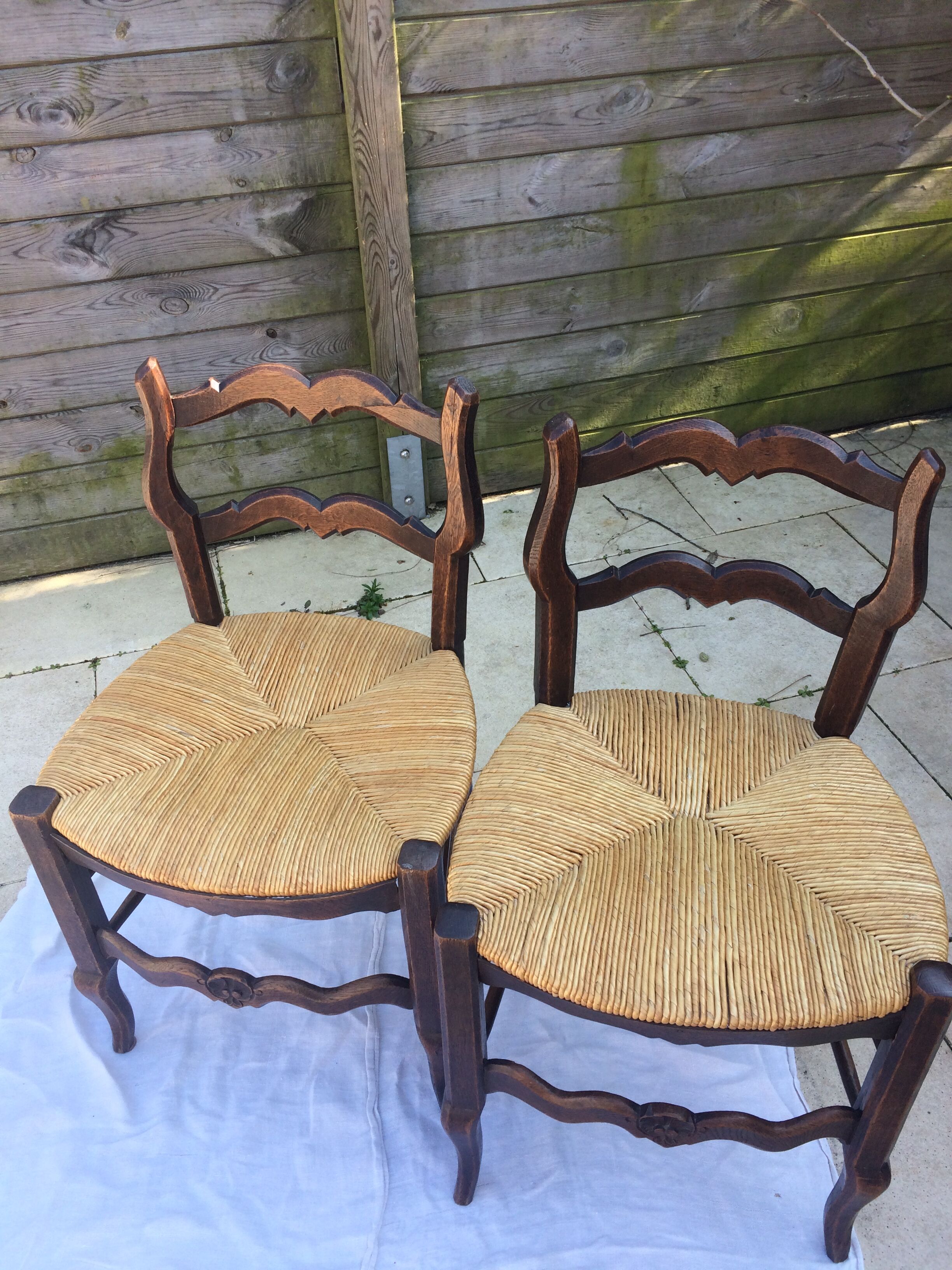 2 fun chairs low middle of back