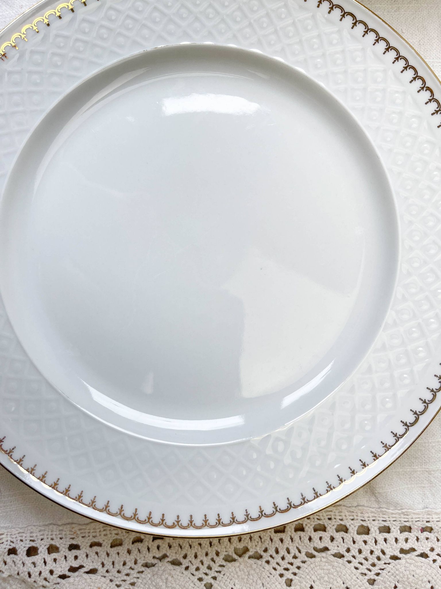 7 vintage flat plates in golden white porcelain BAVARIA model "Annabell"