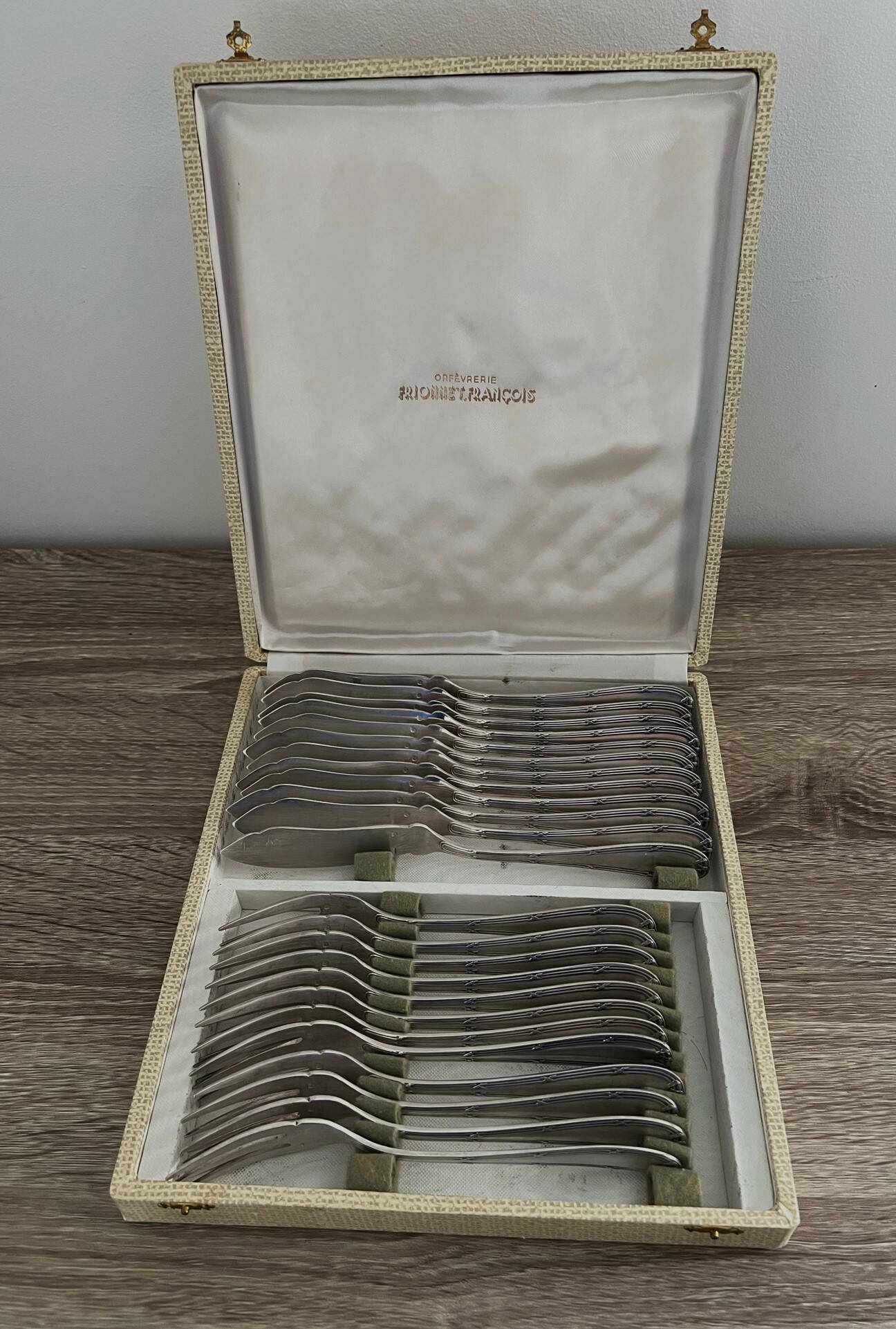 Écrin ménagère 24 pièces à poisson métal argenté rubans croisés François Frionnet