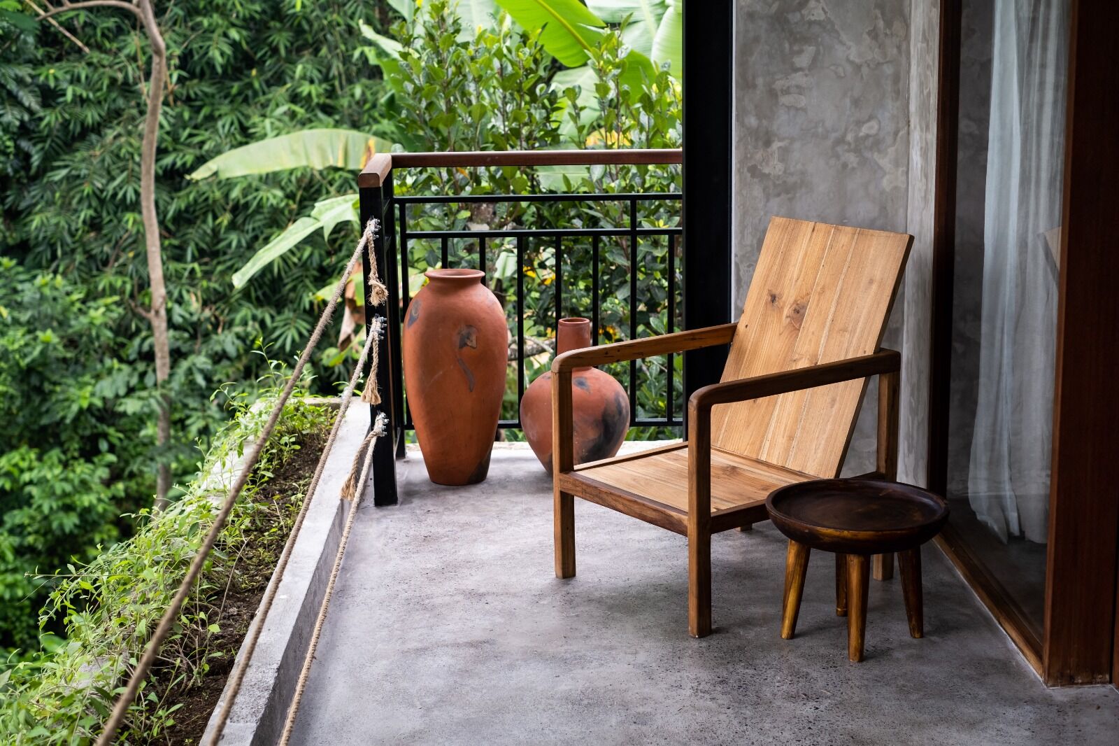 Armchair in natural wood (teak) minimalist design
