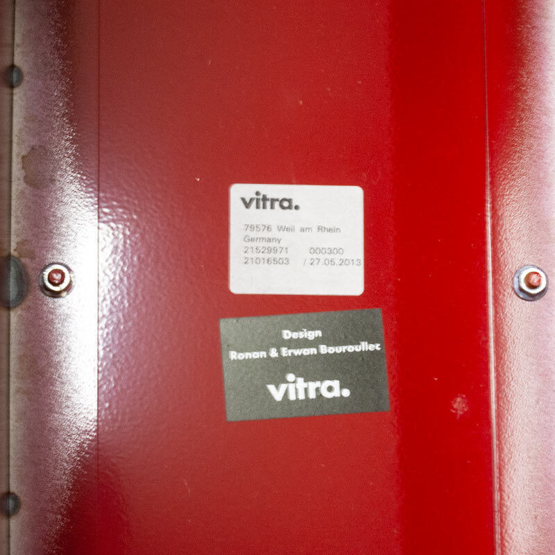 Red coffee table Vitra metal side table