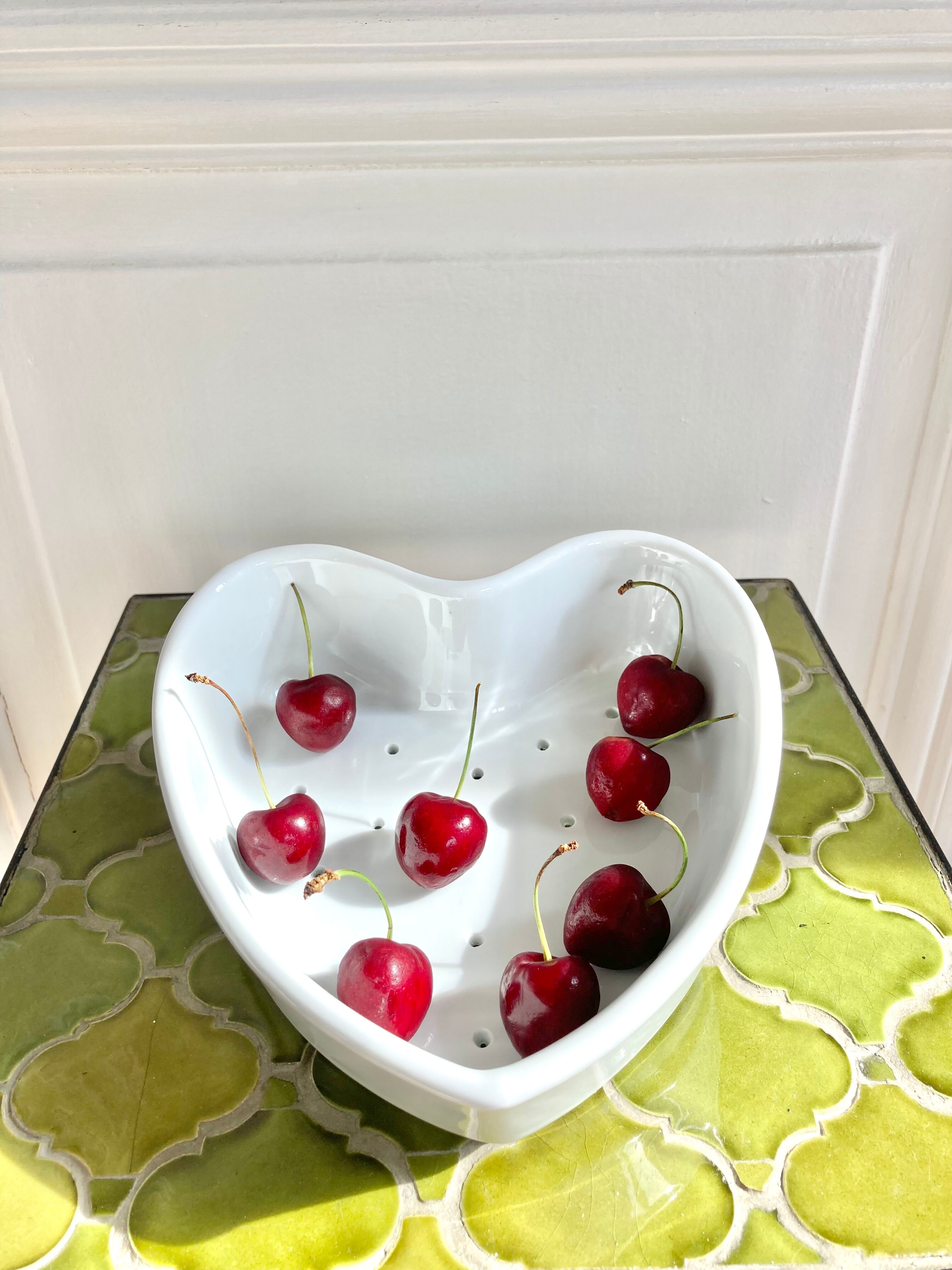 Heart-shaped fruit drainer dish