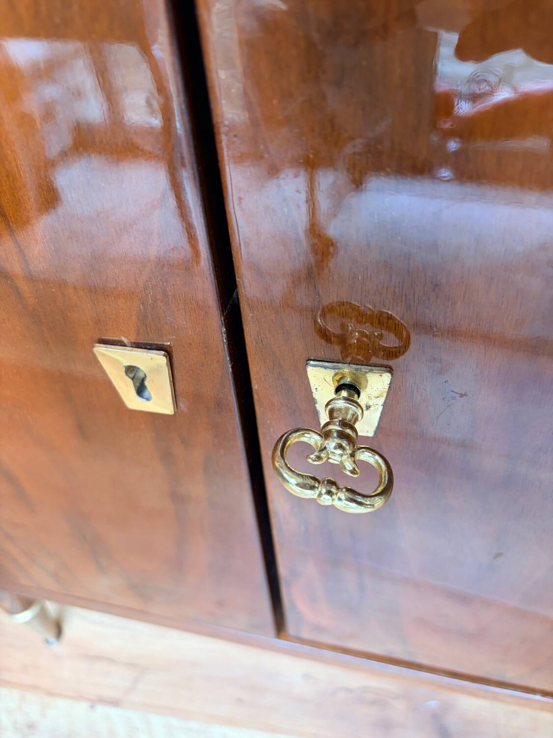 Display cabinet Maison Capelle, France 1960s