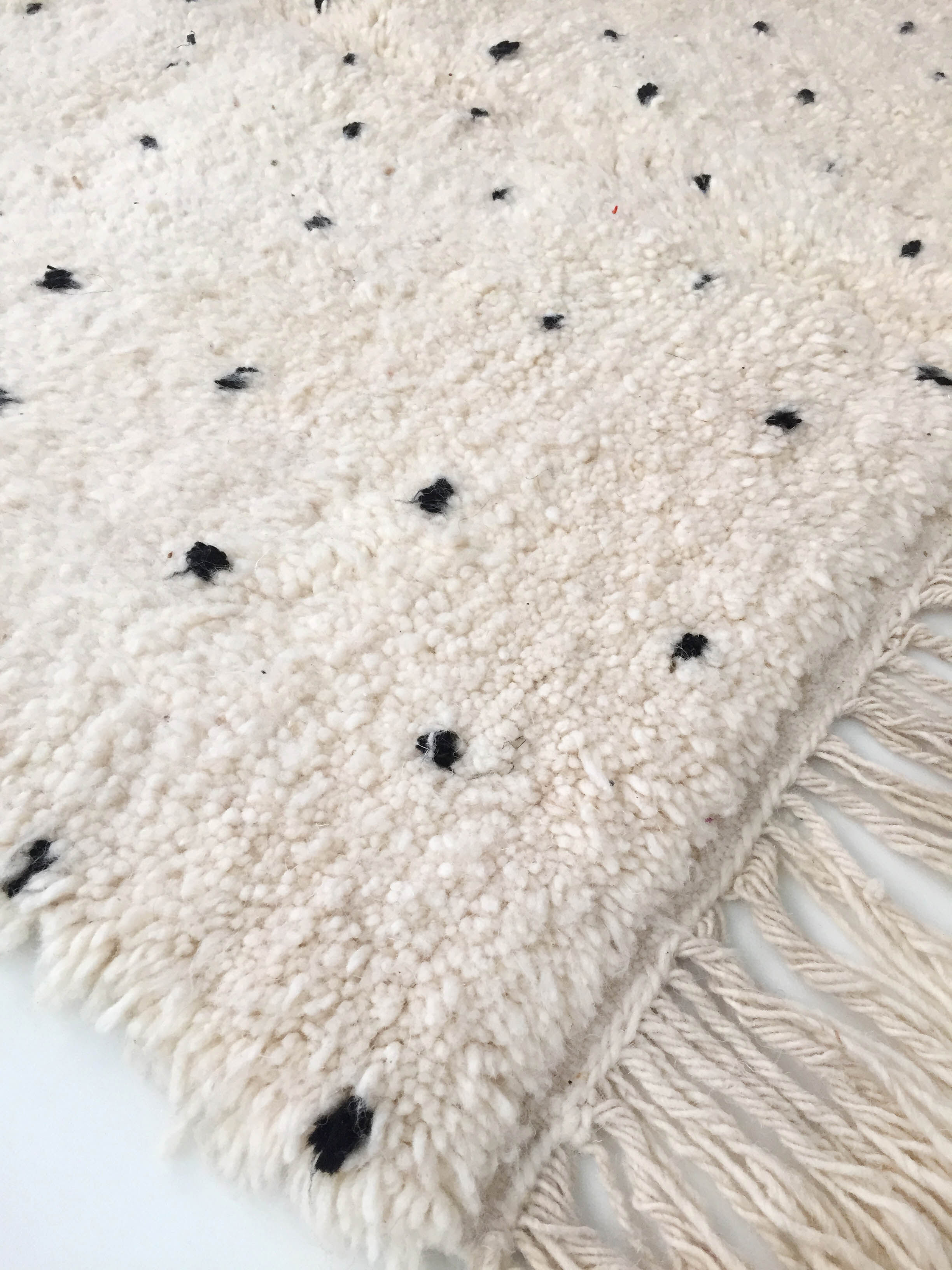 Moroccan Berber carpet Beni Ouarain with black polka dots 170x122cm