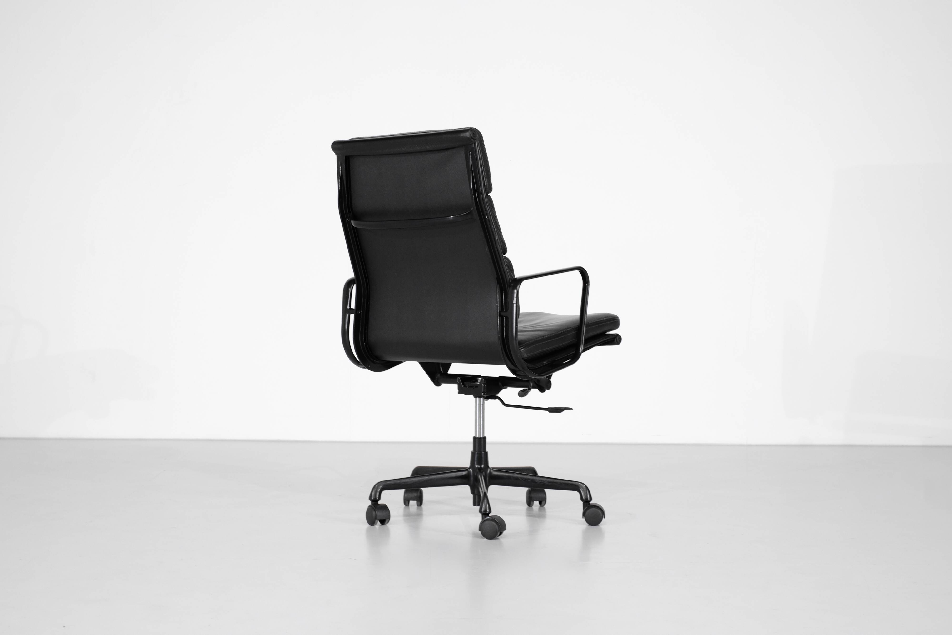 Soft Pad Chair "EA 219" Charles Ray Eames, USA 1969.