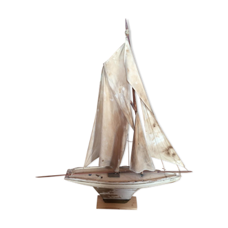NOVA: Sailboat of basin n° 7, cream and golden border.