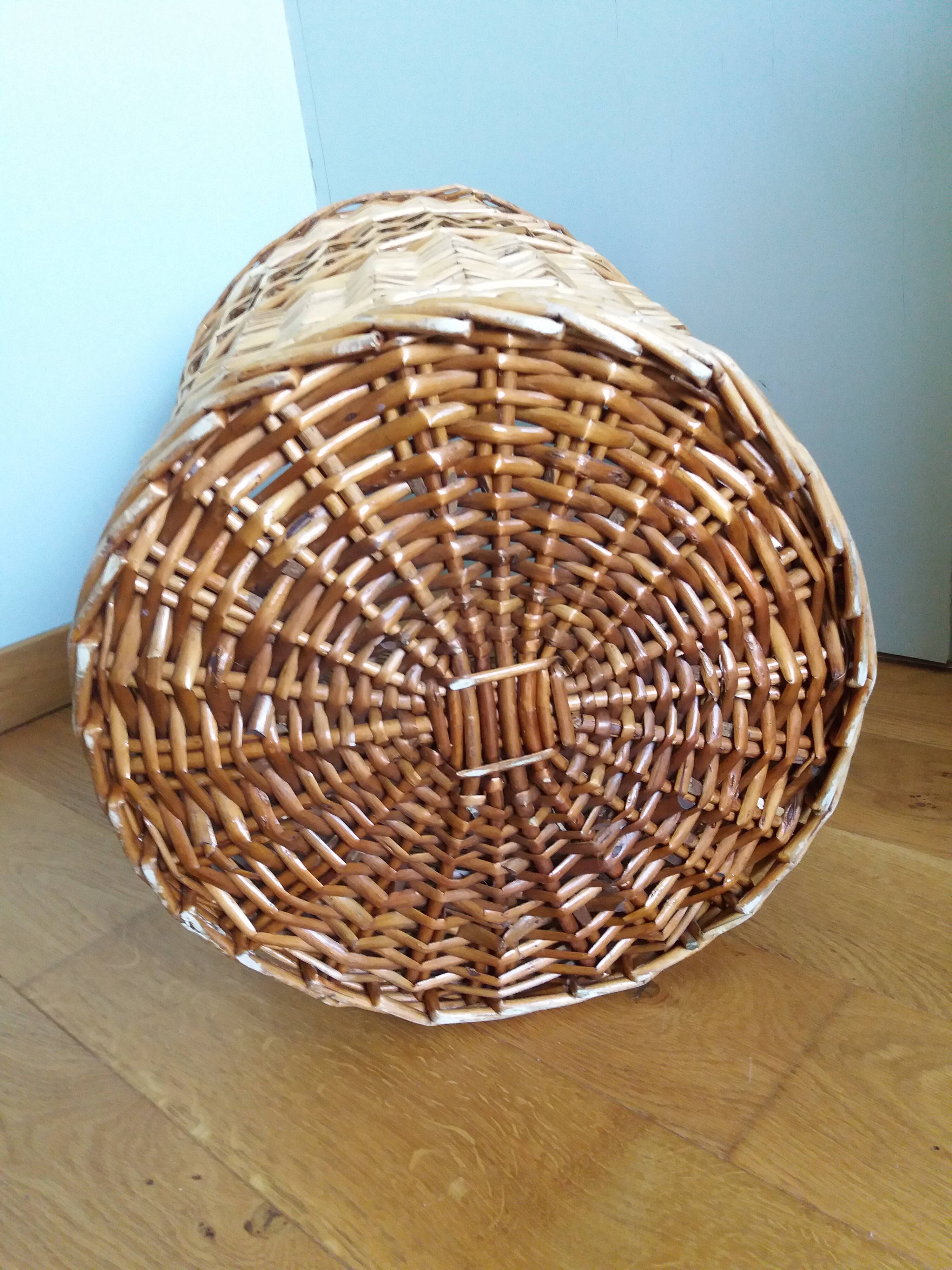 Wicker laundry basket