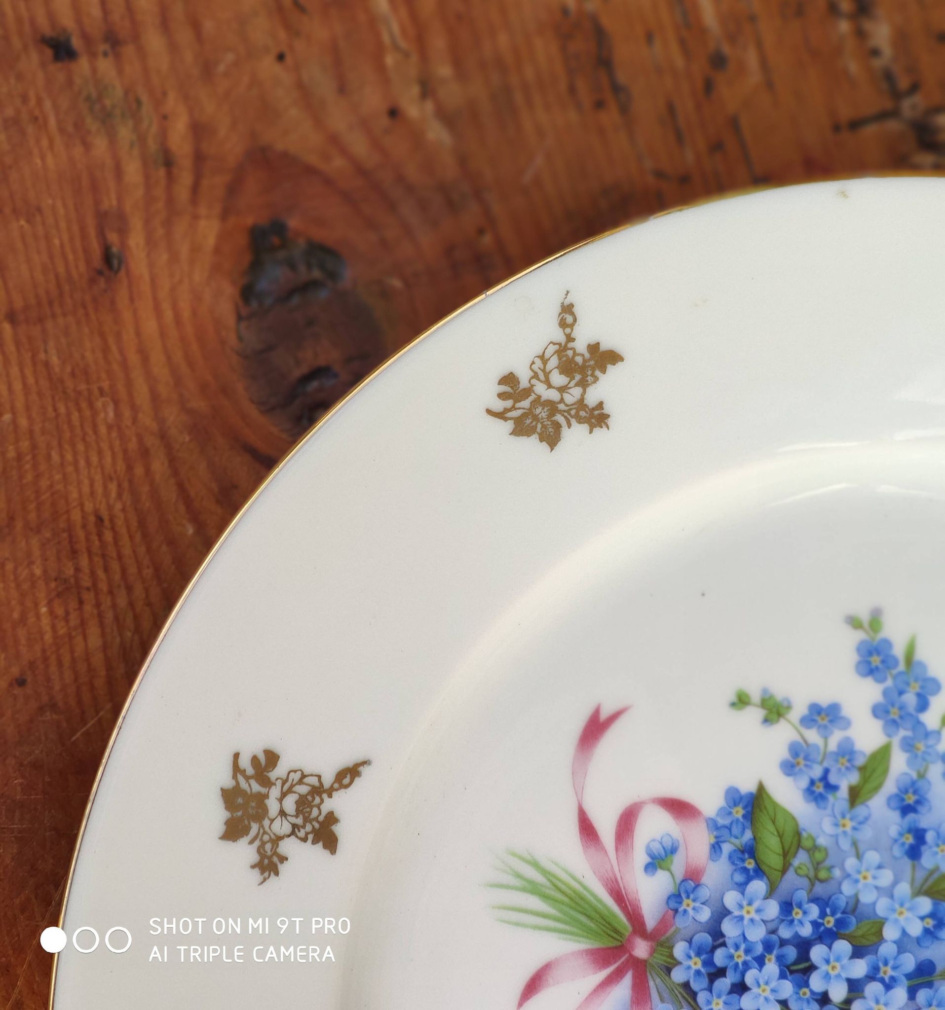 Plat en porcelaine myosotis