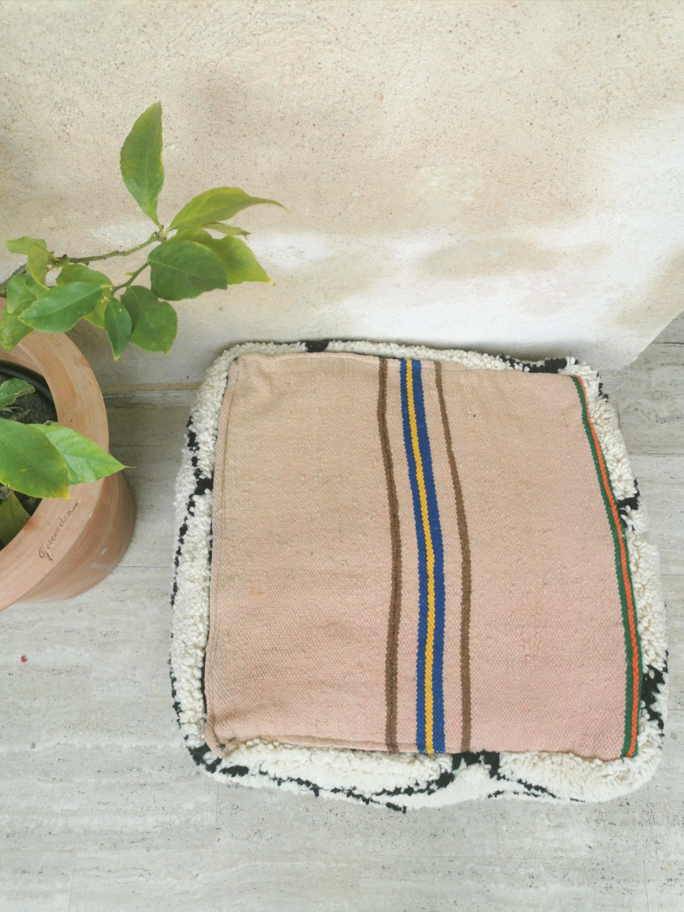 Berber pouf cover béni ouarain 100% white wool with diamonds