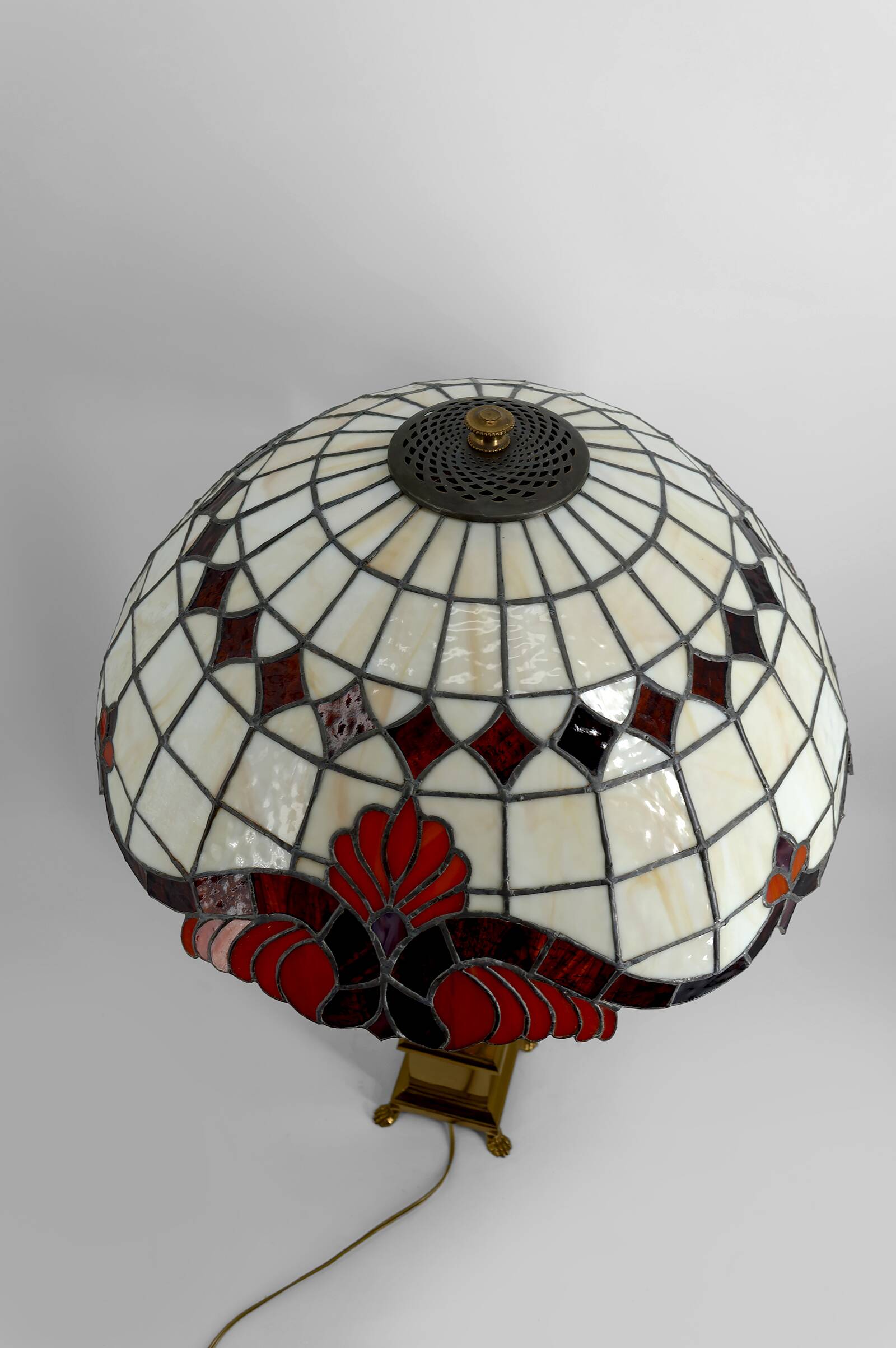 Important Tiffany-style lamp, bronze and stained glass – 20th century