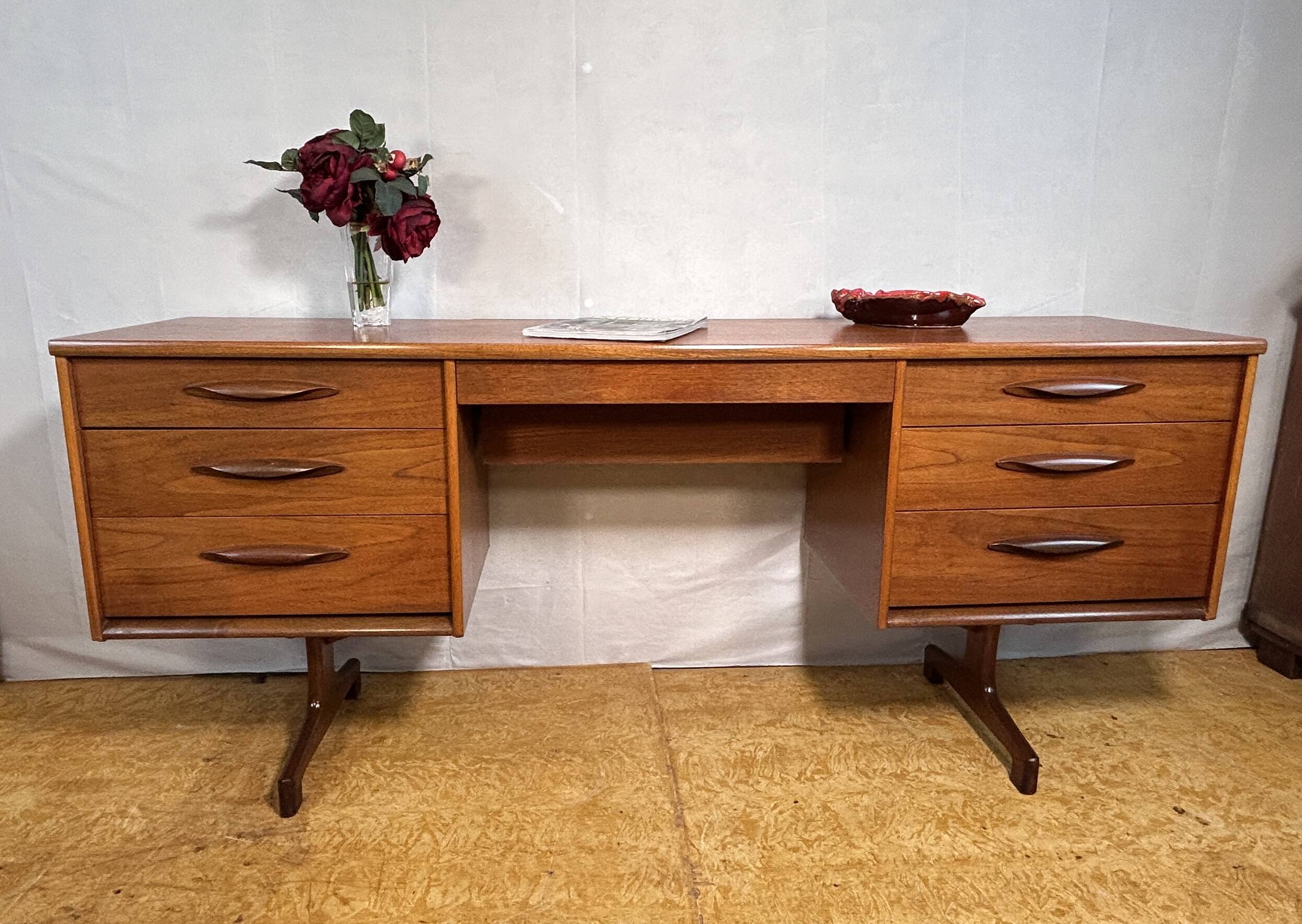 Mid-Century Retro Vintage Teak Desk by Austinsuite – 1960