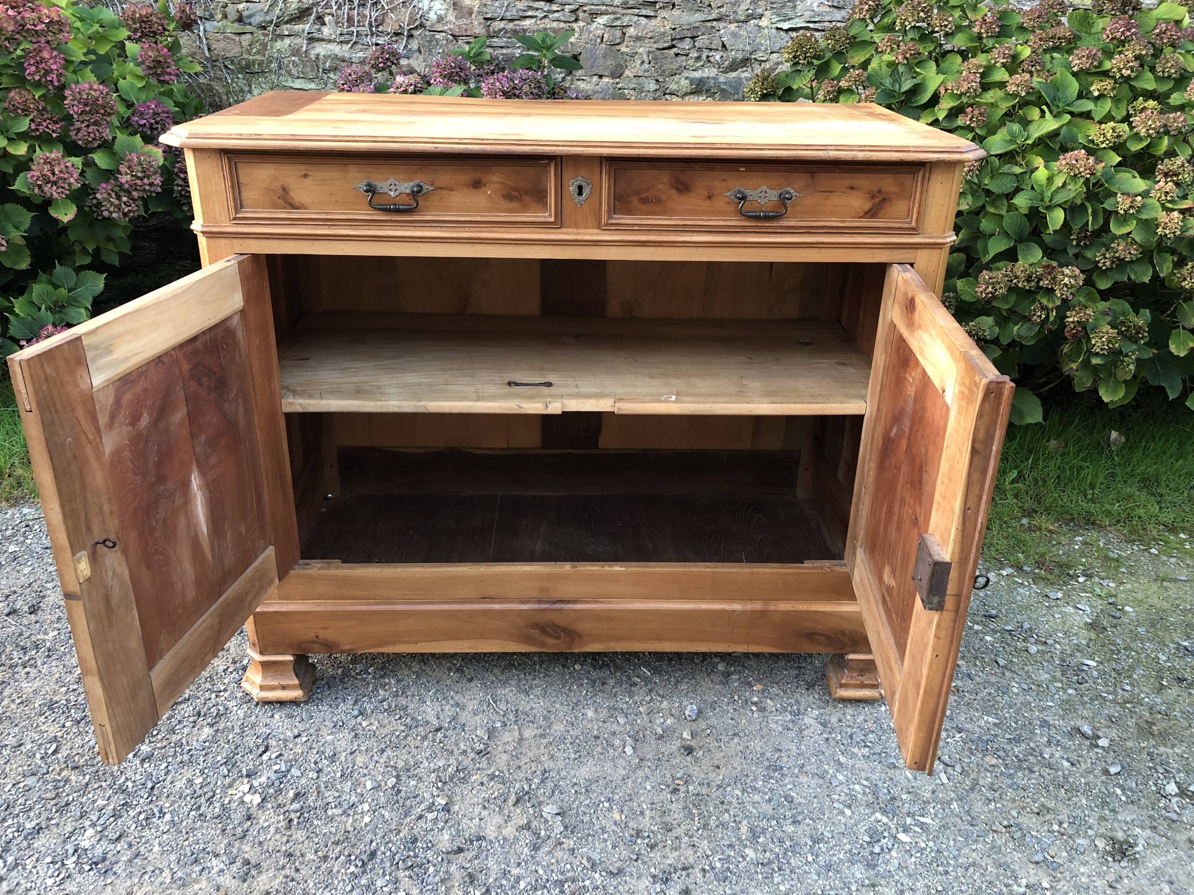 Old low sideboard in solid cherry wood from the 1900s.