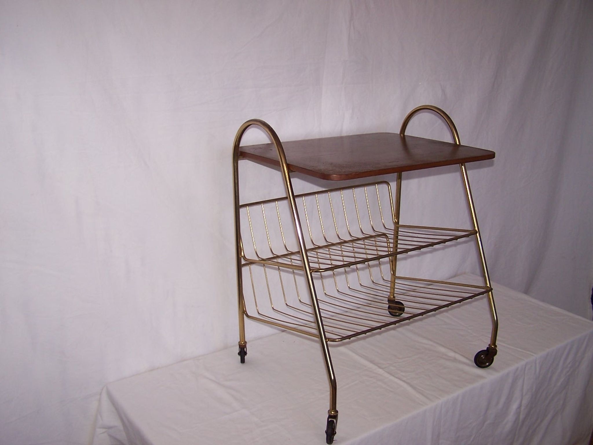 Occasional door-vinyls and magazine rack in the 1950s furniture