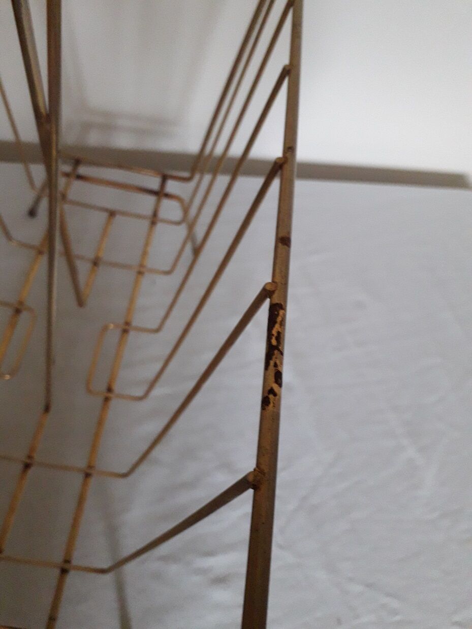 Magazine rack 60