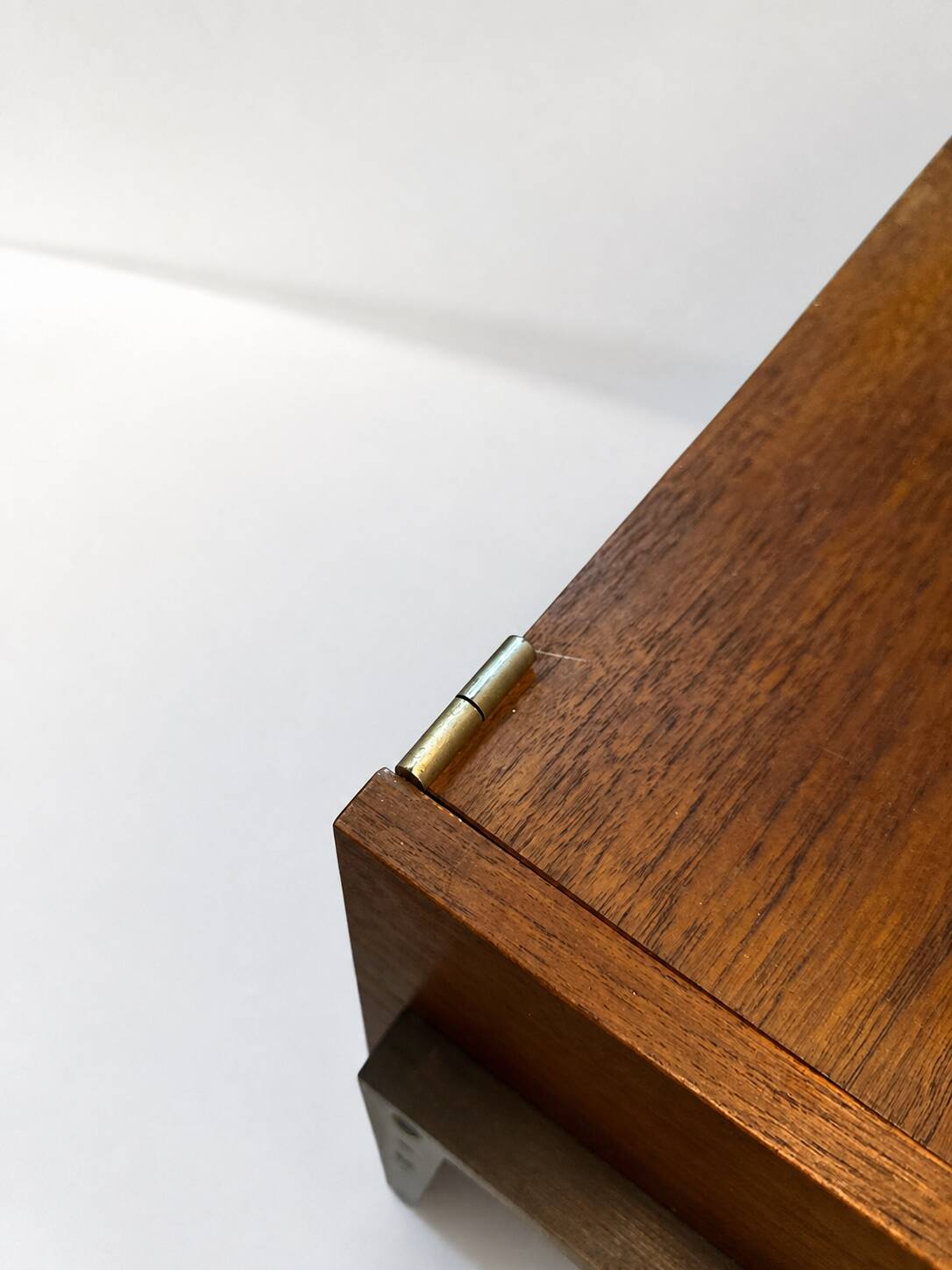 Table d'appoint / chariot des années 50 en bois et métal