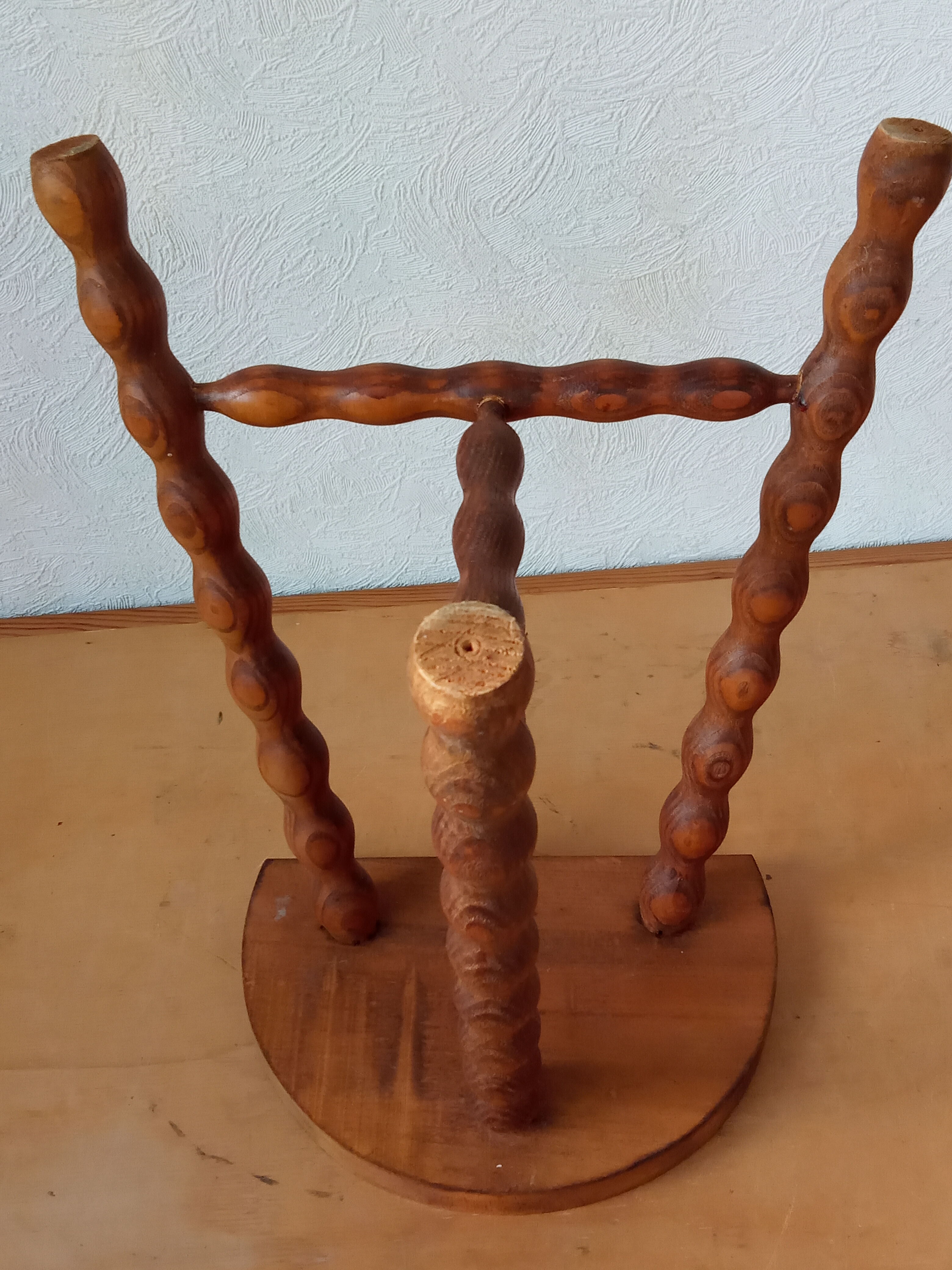 Stool tripod beaded feet