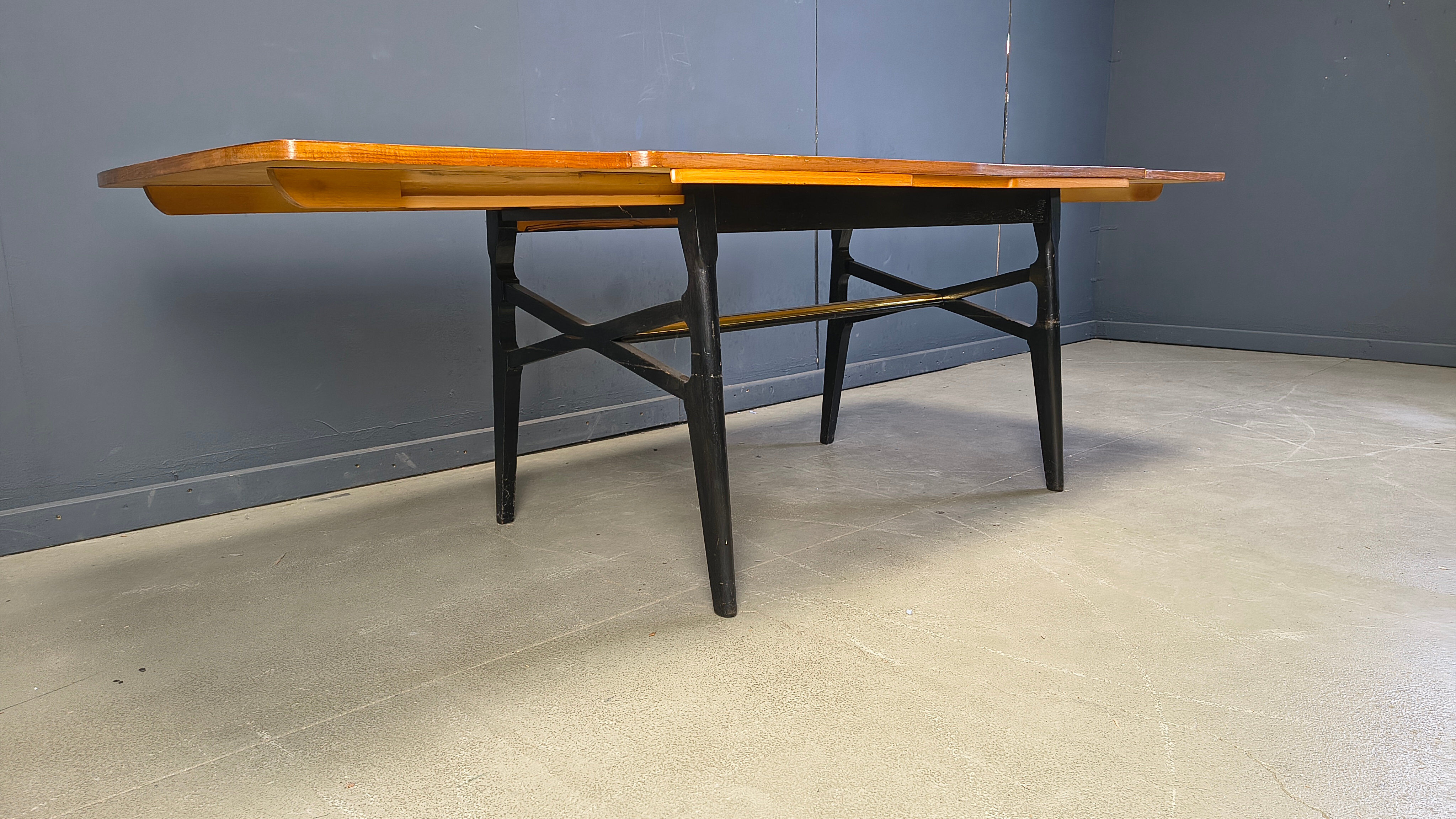 Table à manger extensible italienne des années 1950.