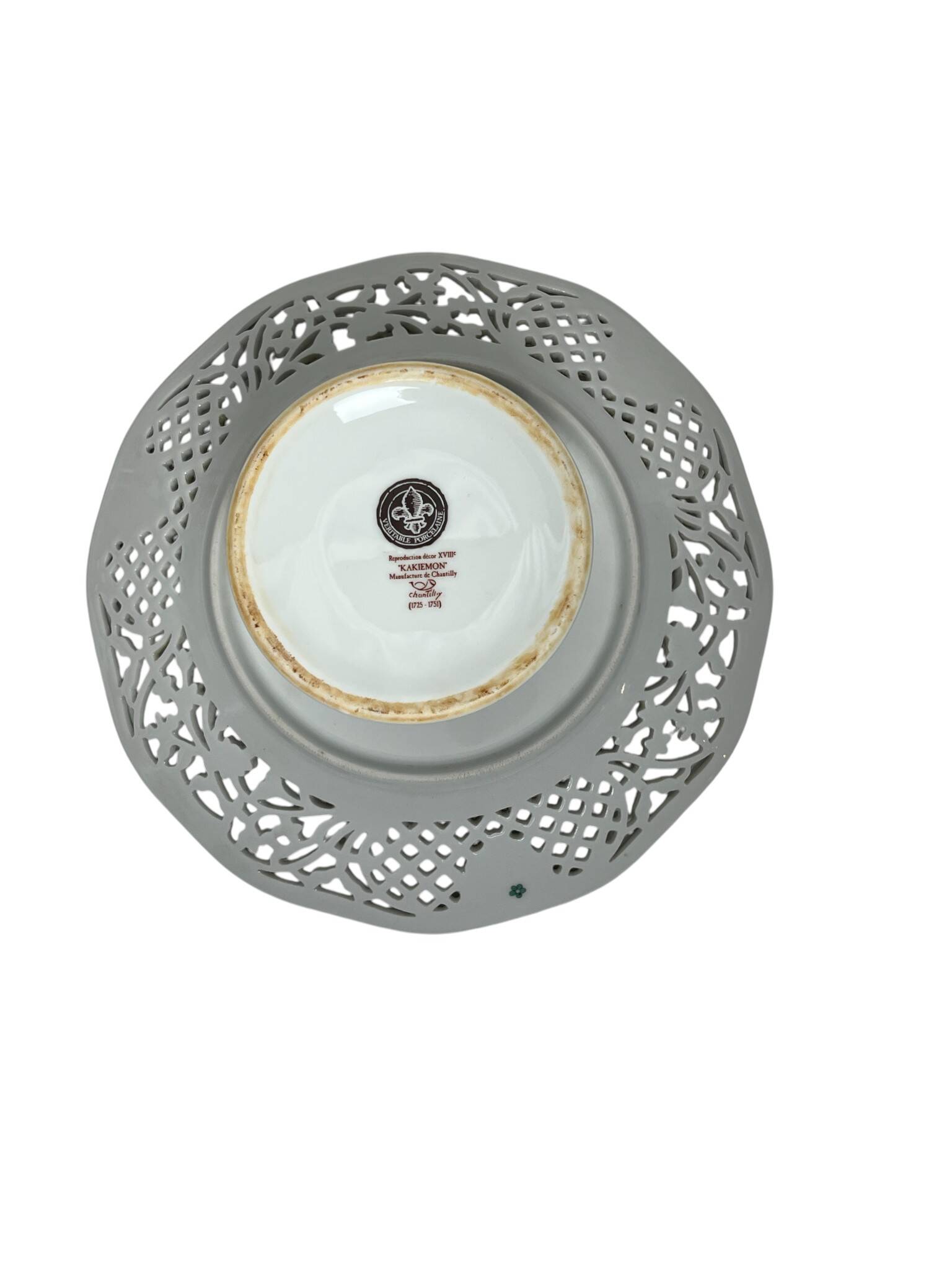 Chantilly, Kakiemon openwork porcelain footed bowl, early 20th century