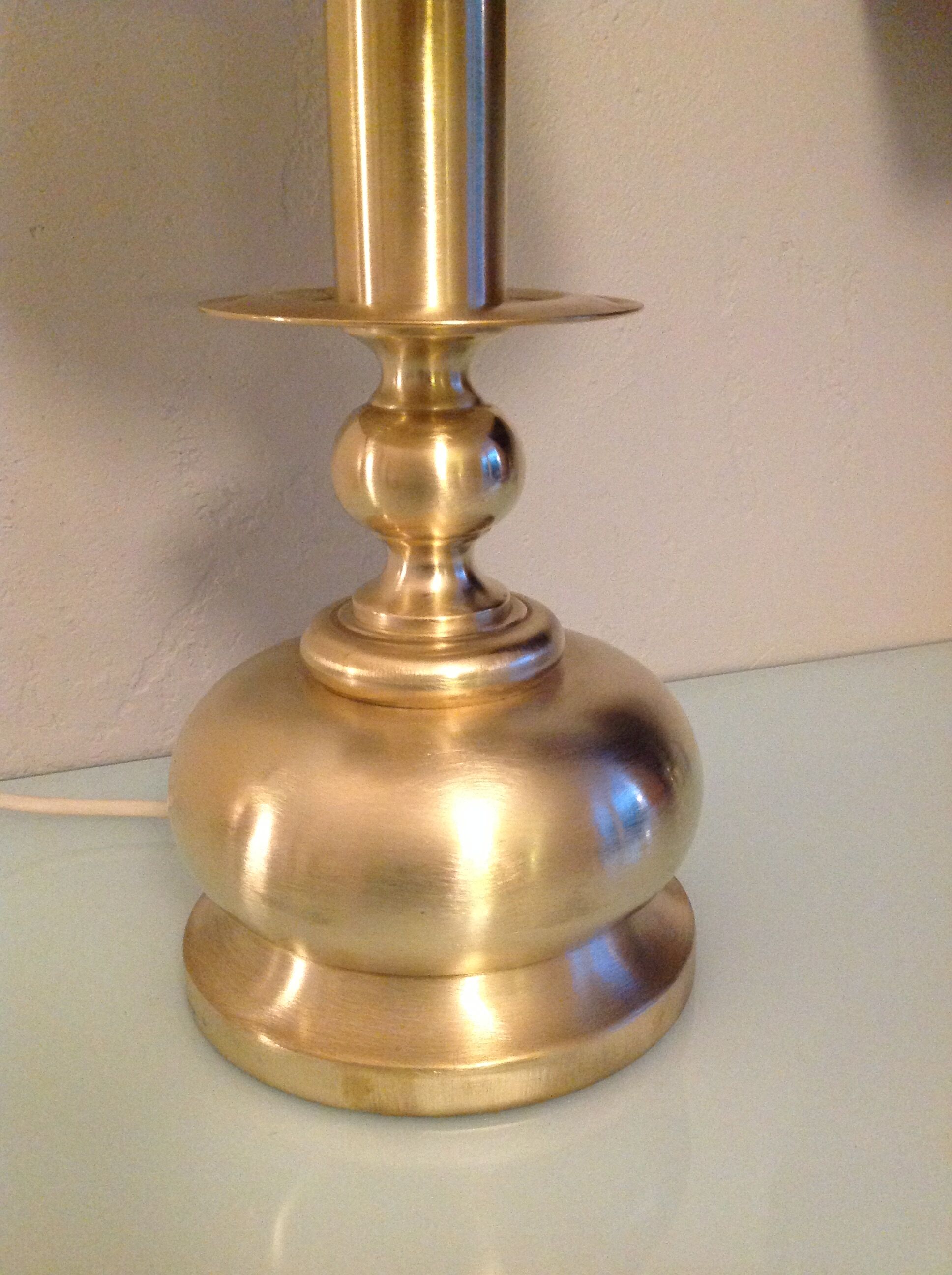 Lampe en laiton brossé et abat jour en laine  ecru  vintage années 70
