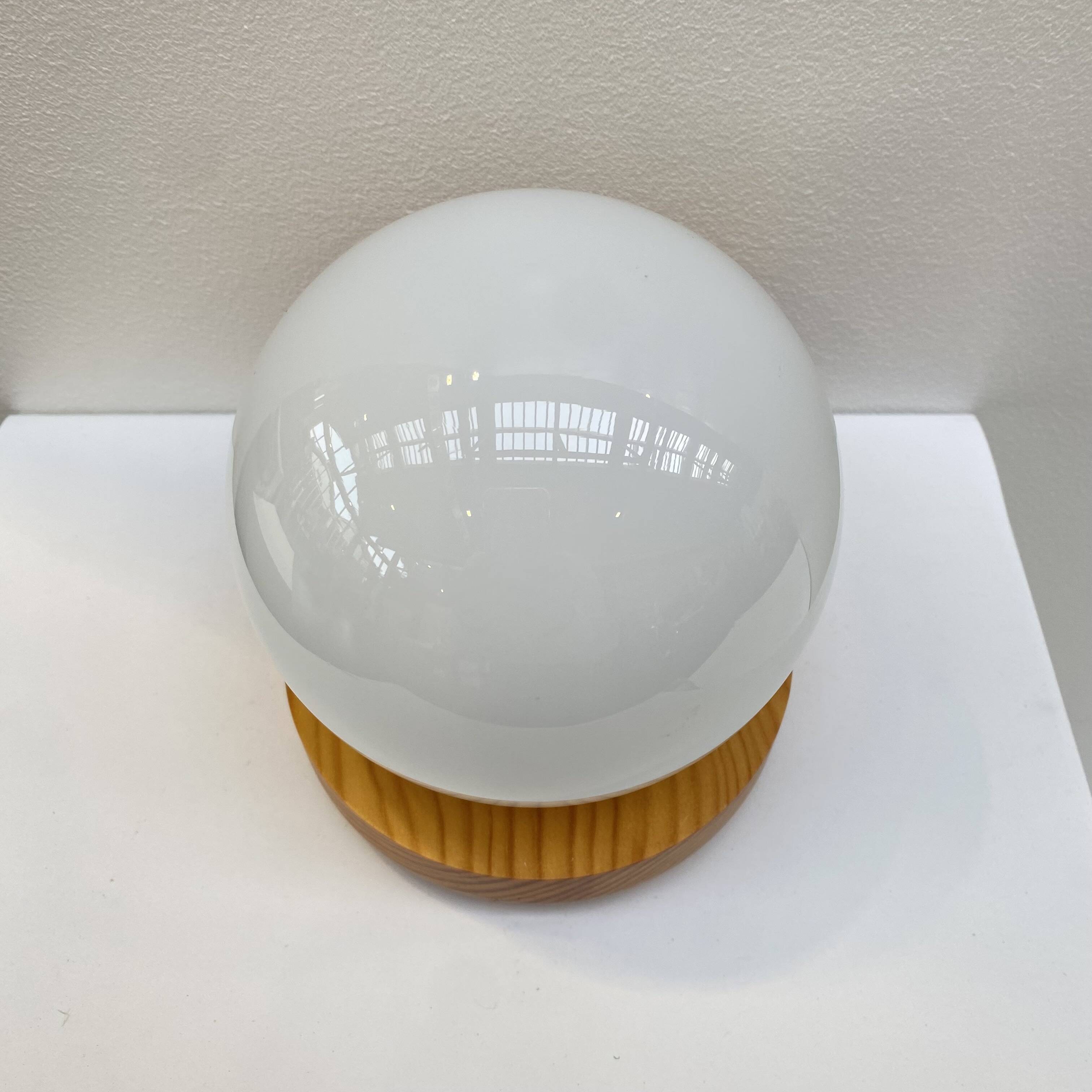 Modernist wall lamp in pine and opaline