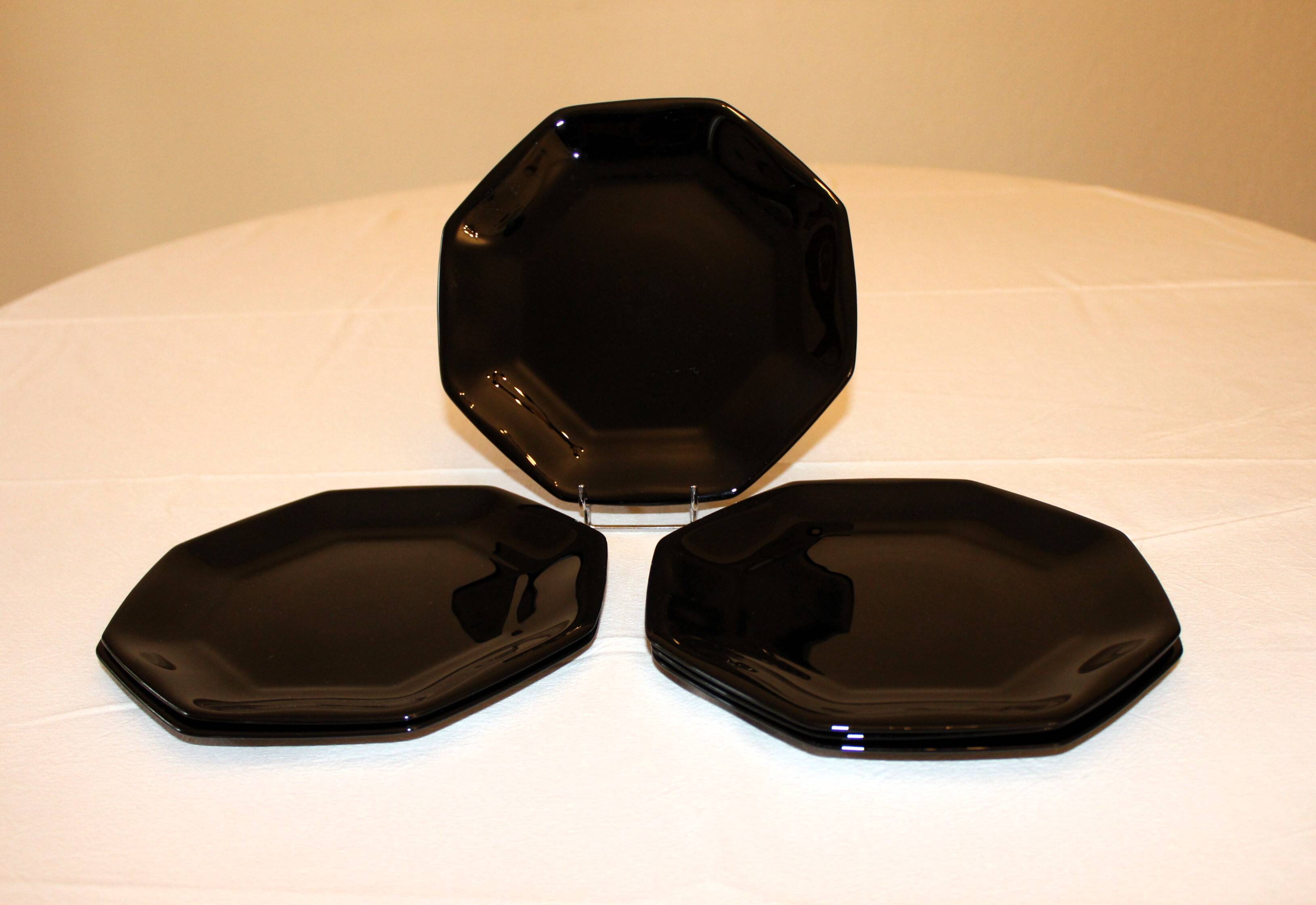 6 black Arcoroc "Octime" dessert plates (set 1)