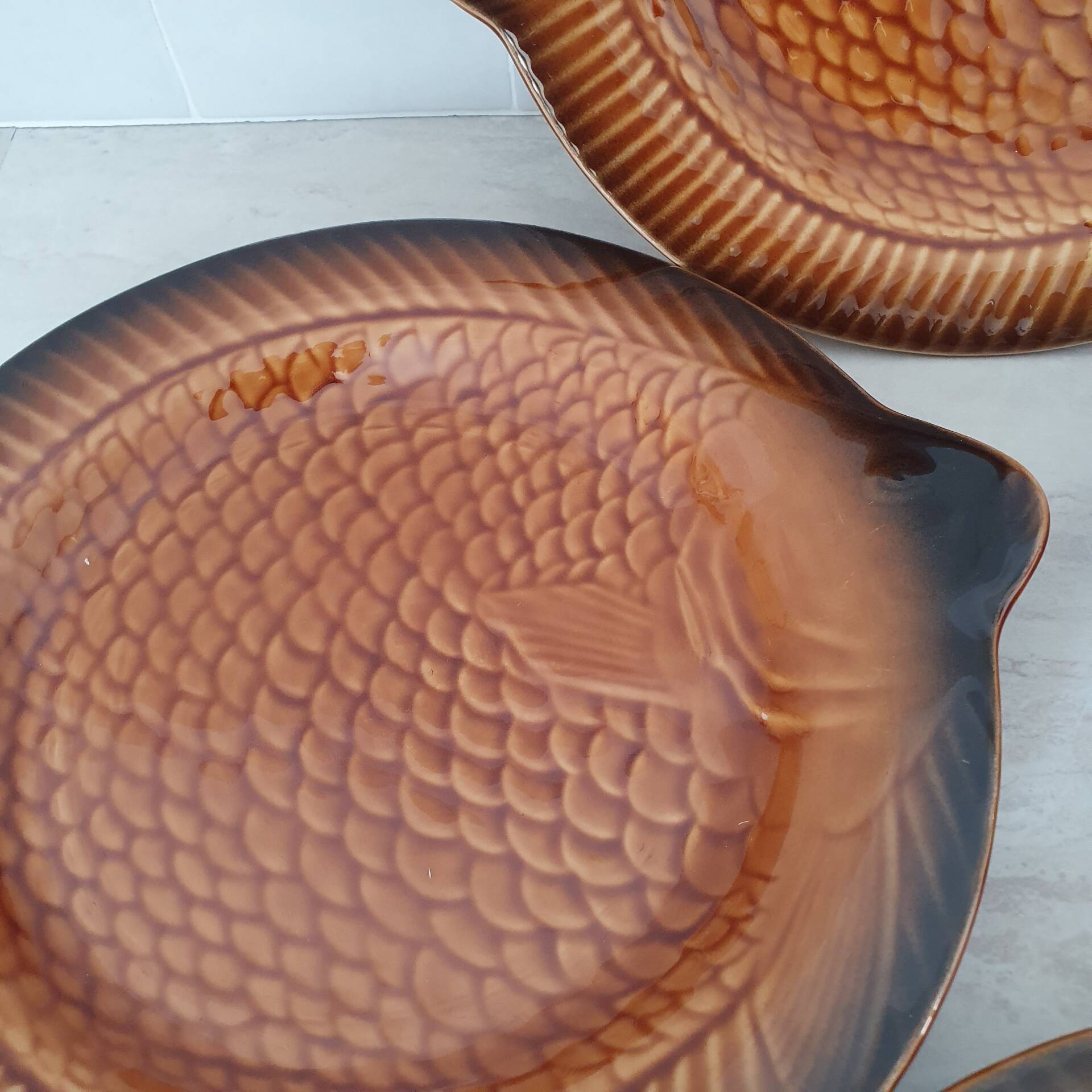 Sarreguemines / 4 ceramic fish-shaped plates in Barb porcelain.