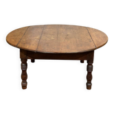 Oval coffee table in fir from the early 20th century.