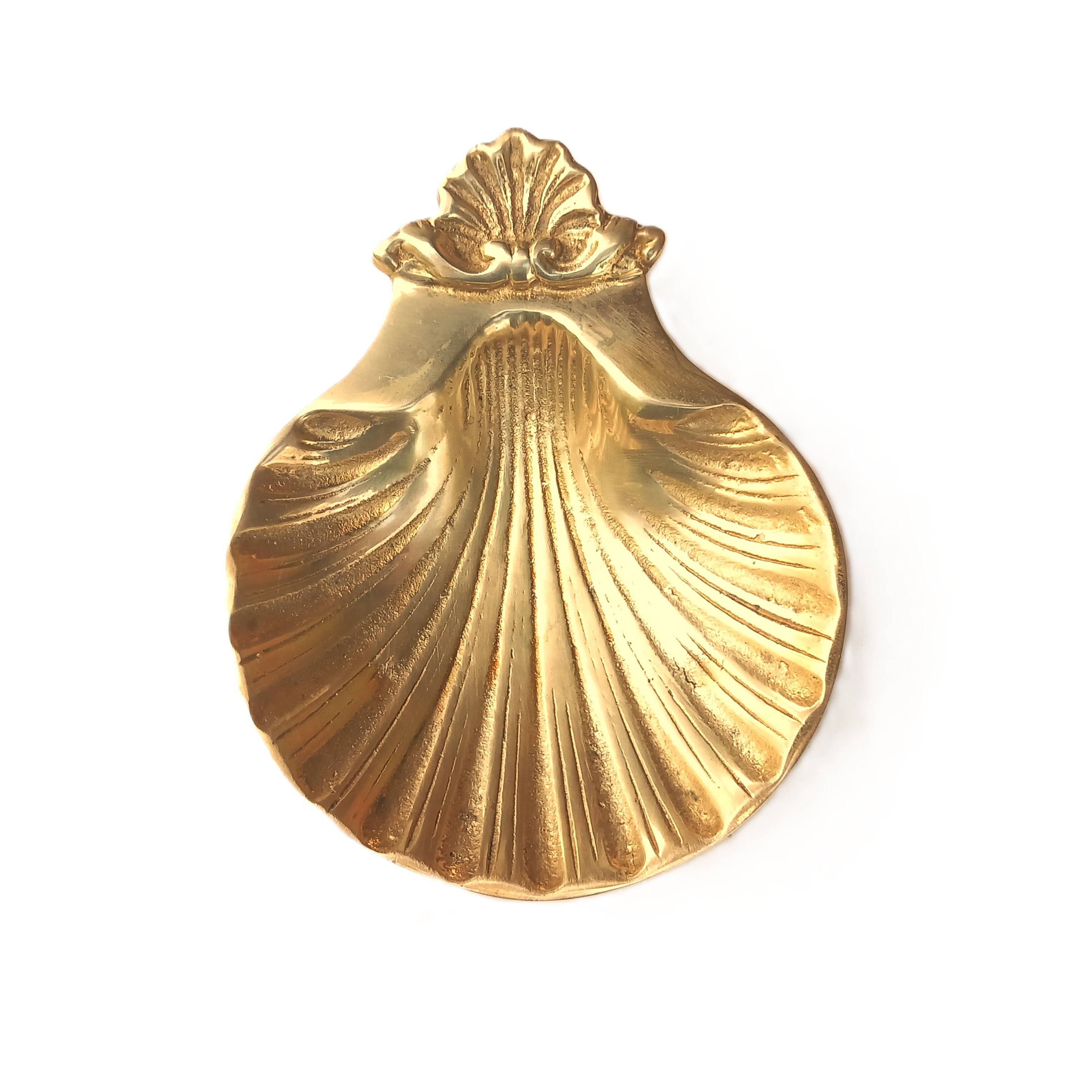 Brass scallop shell