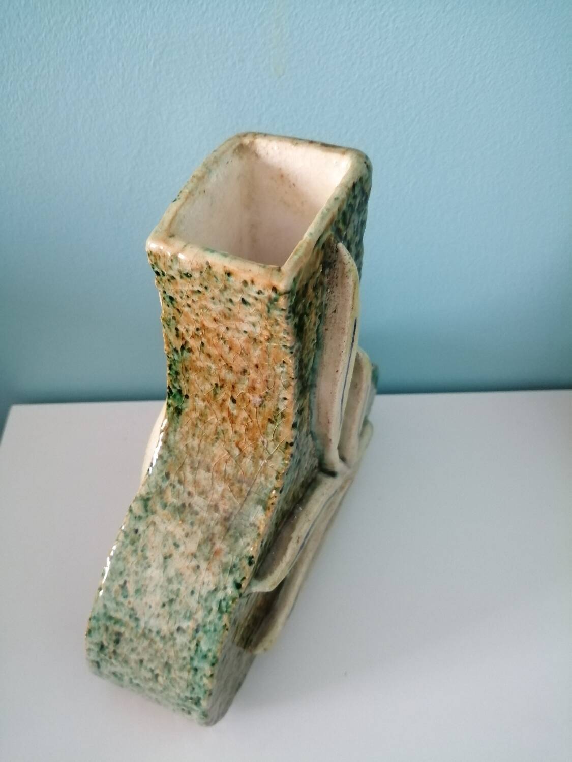 Slip vase