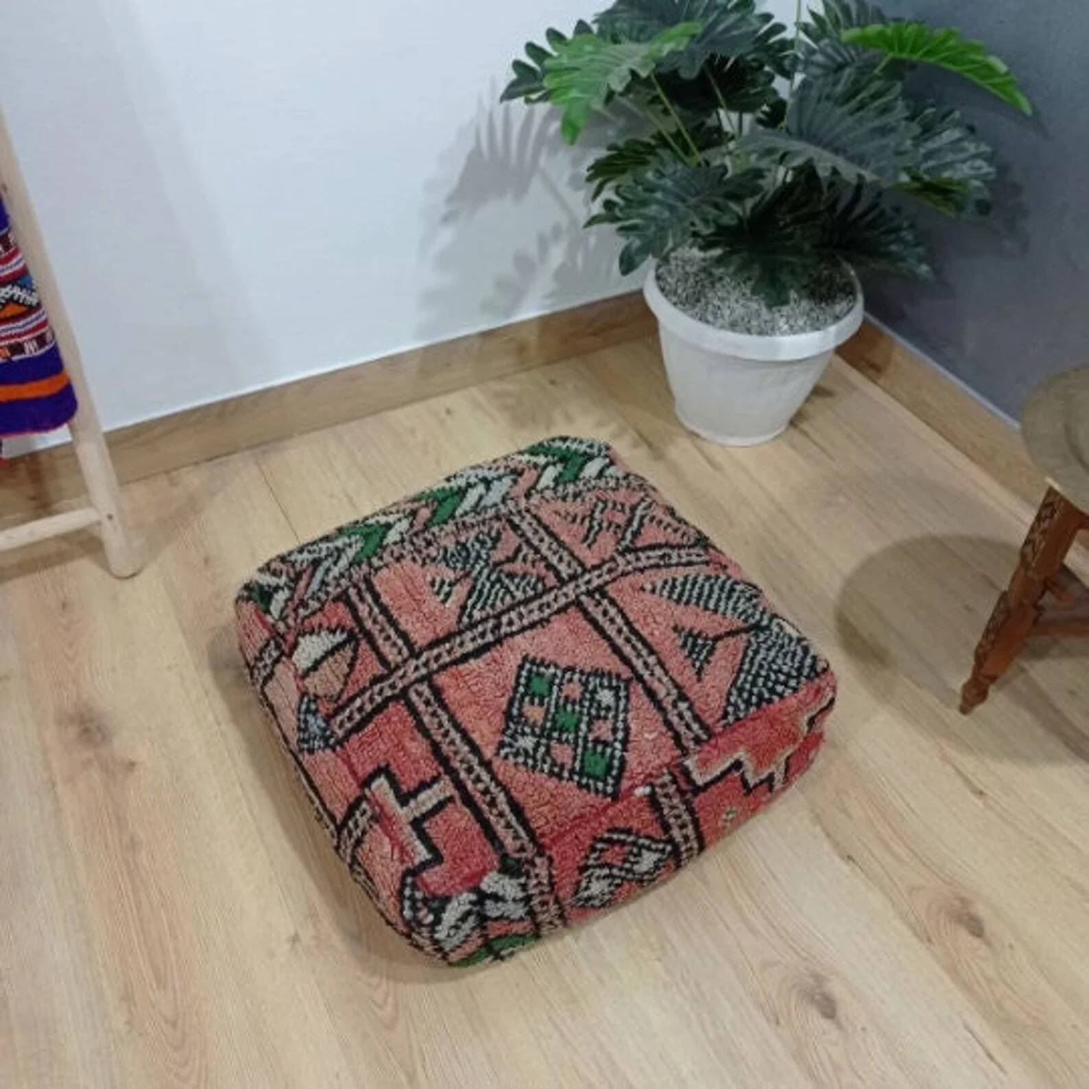 Handmade Berber pouf in wool 60 X 60 X 20 CM