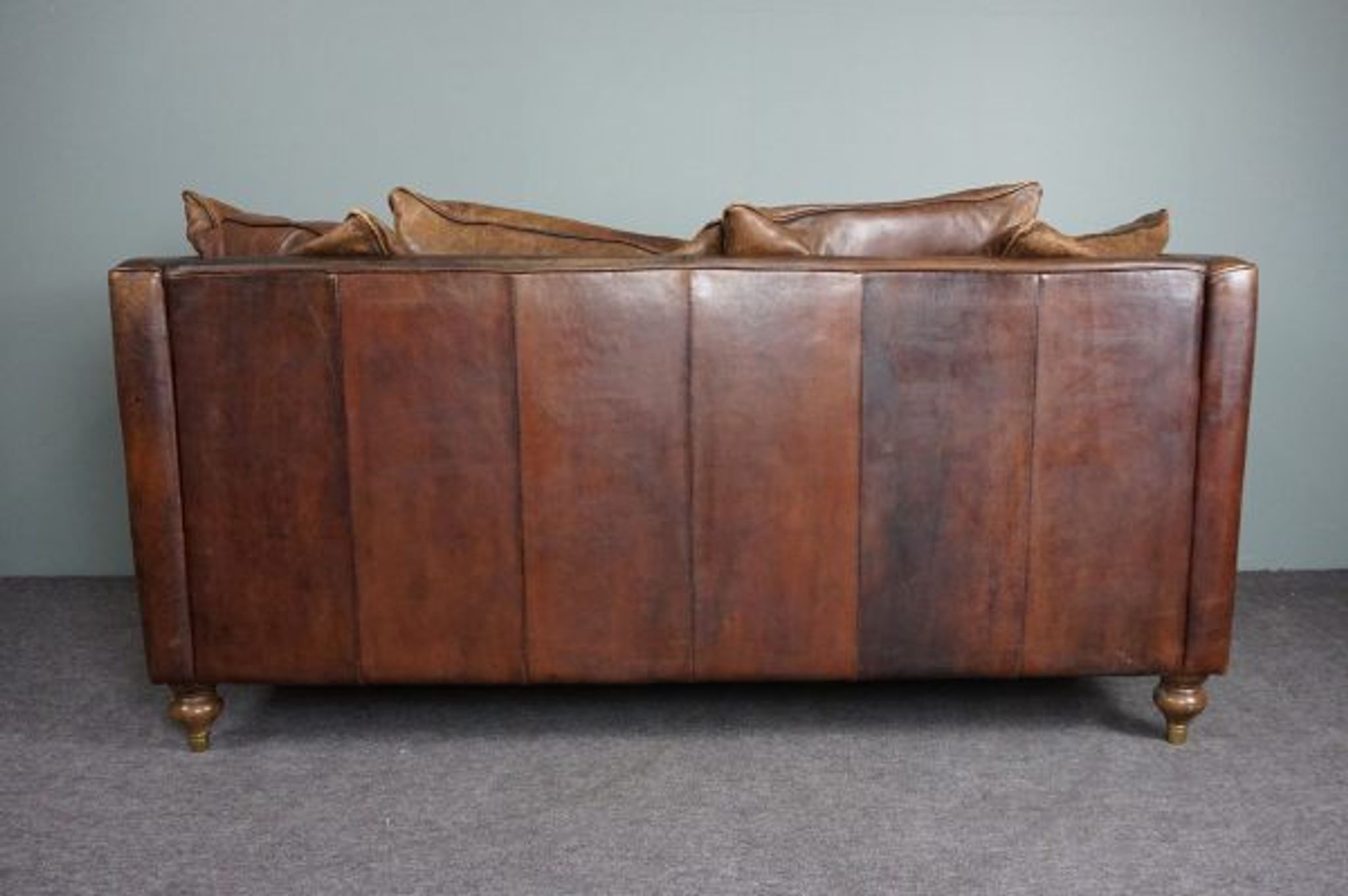 Contemporary classic sofa in sheepskin 2.5 seats