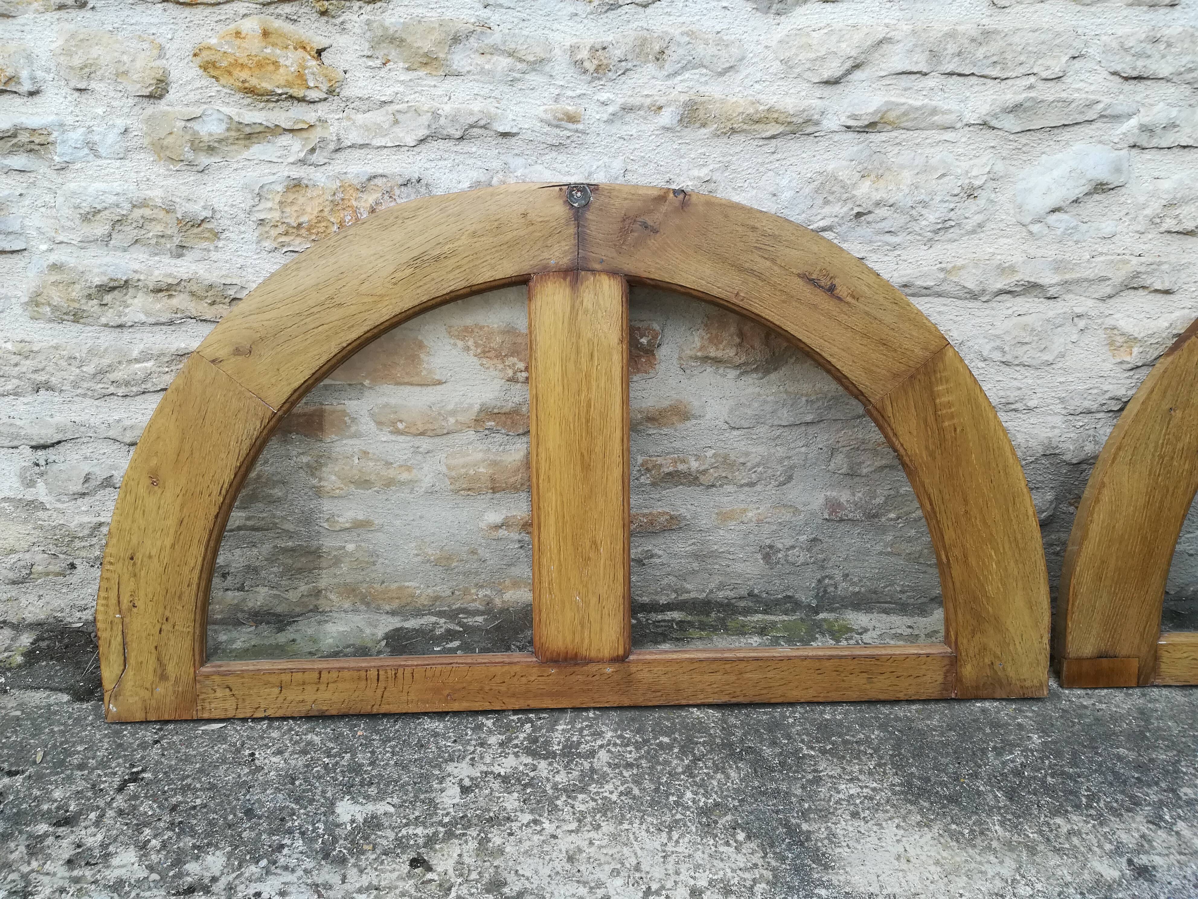 Impostes or half moon window