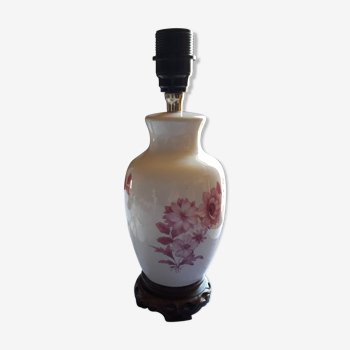 Pied de lampe en porcelaine blanche à décor floral style chinois