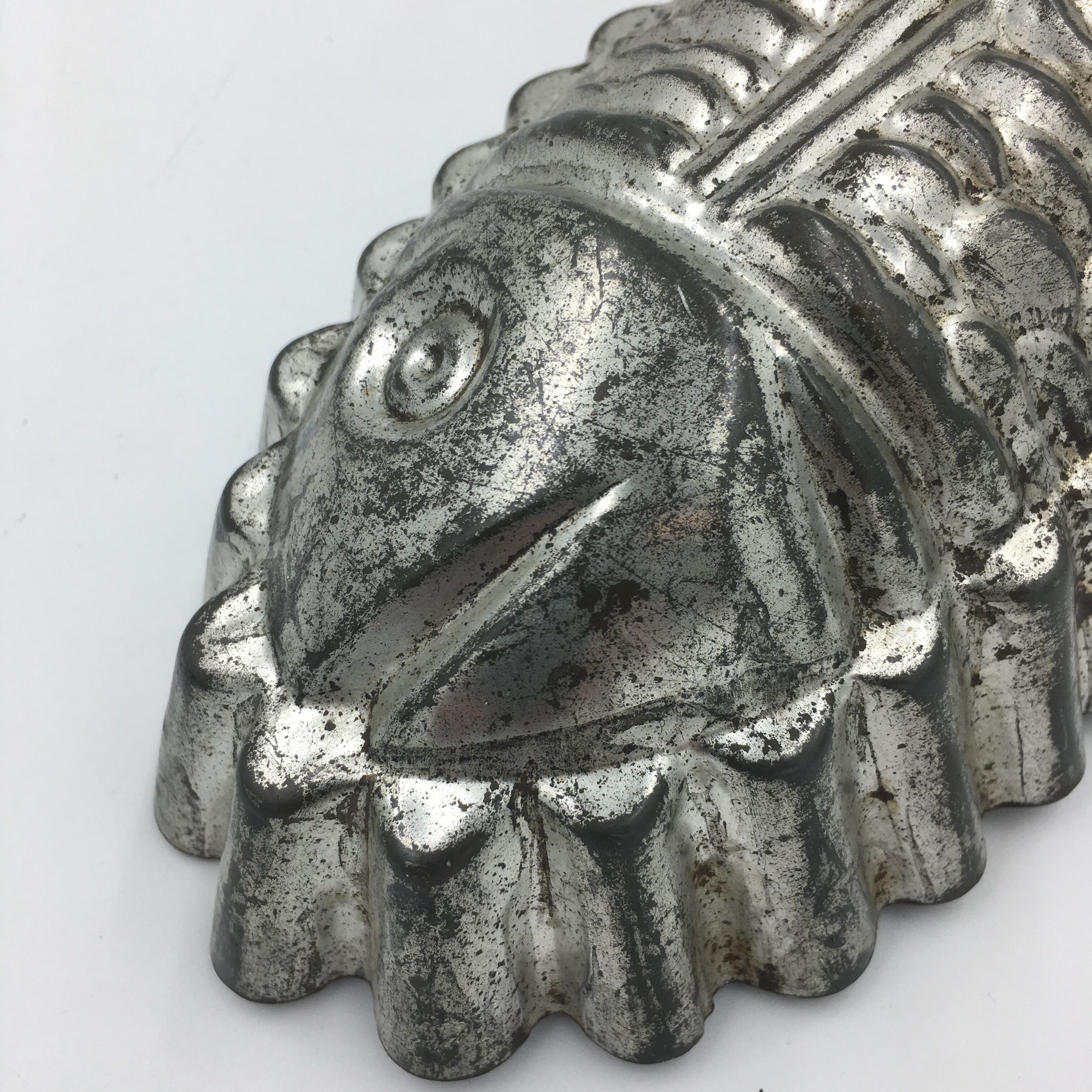 Fish-shaped terrine mussel